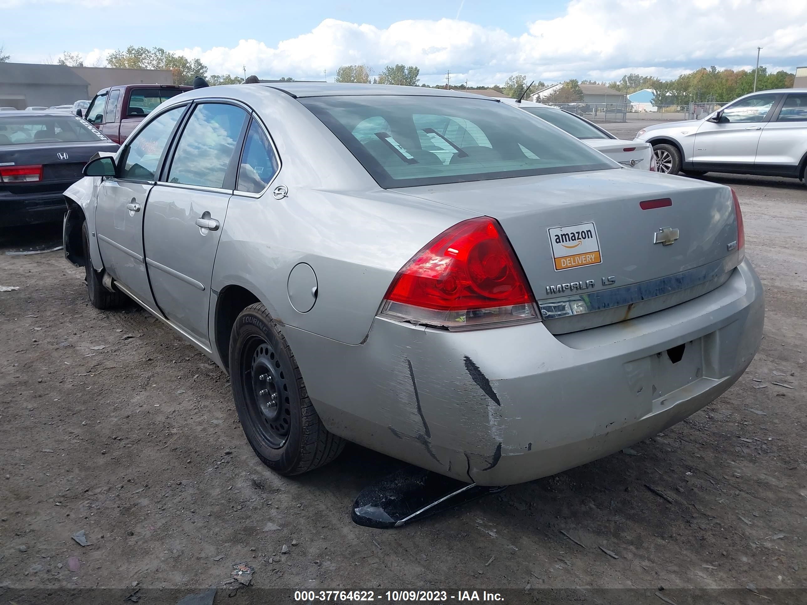 Photo 2 VIN: 2G1WB55K089228327 - CHEVROLET IMPALA 