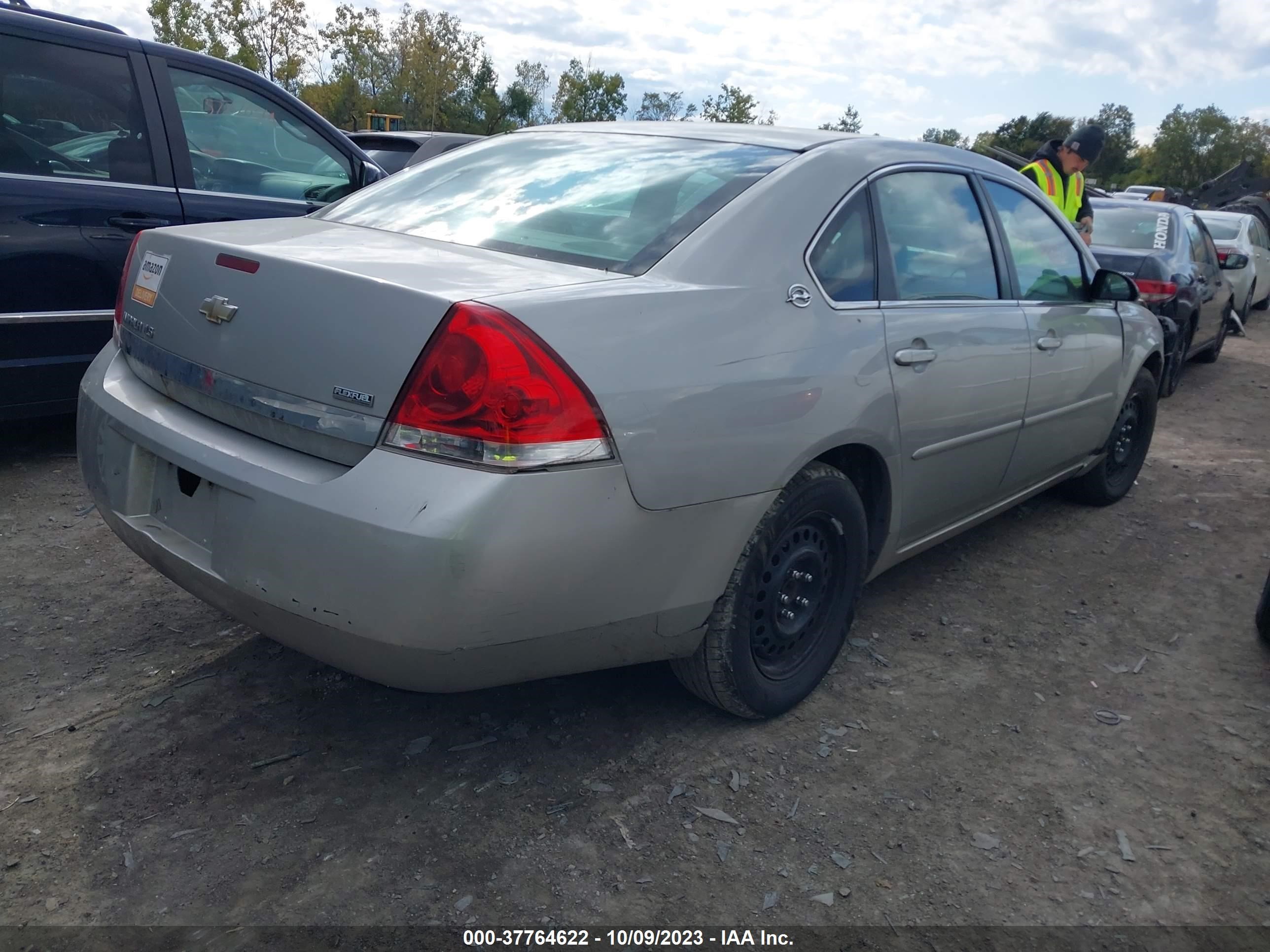 Photo 3 VIN: 2G1WB55K089228327 - CHEVROLET IMPALA 