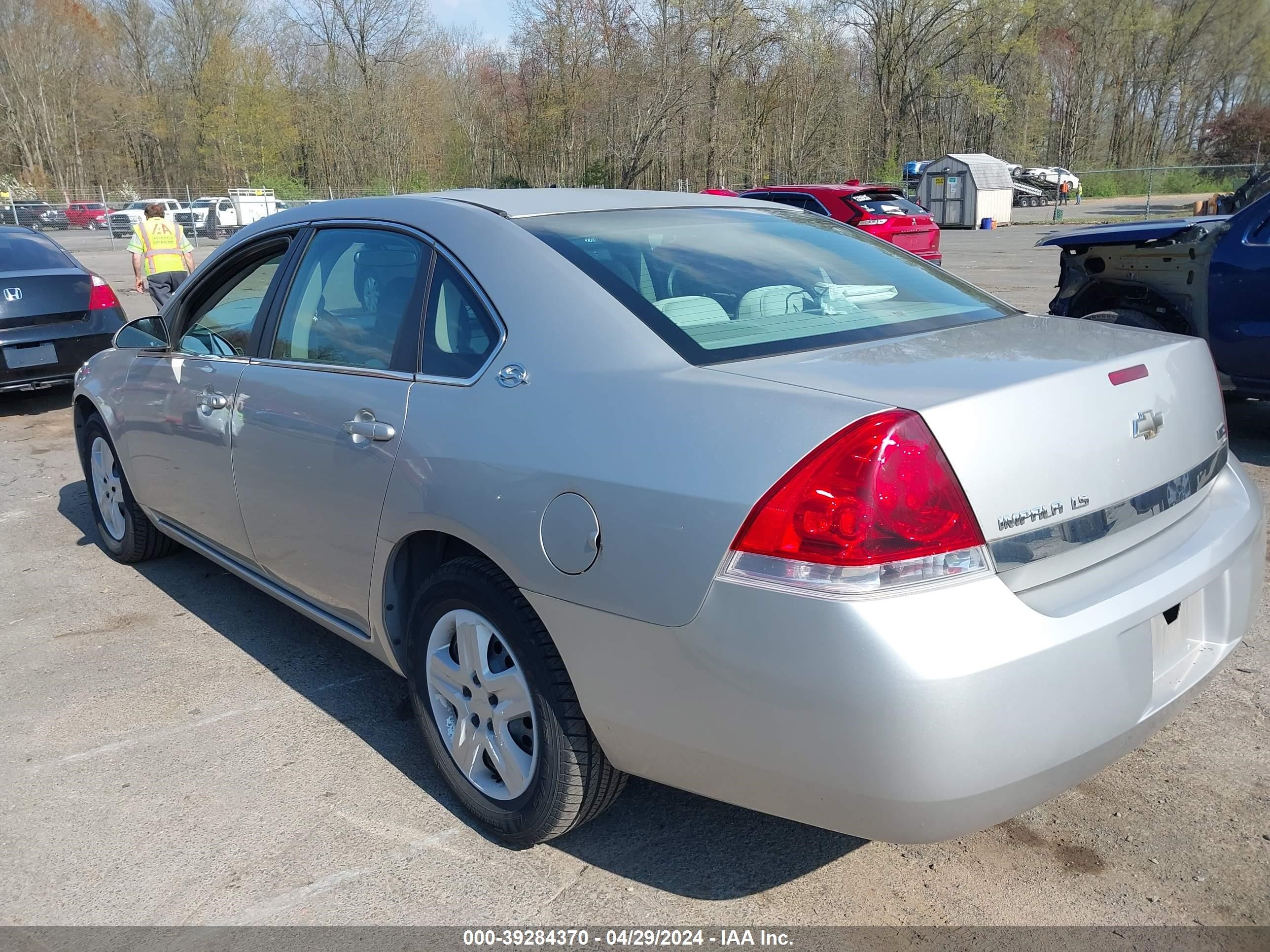 Photo 2 VIN: 2G1WB58K181304955 - CHEVROLET IMPALA 