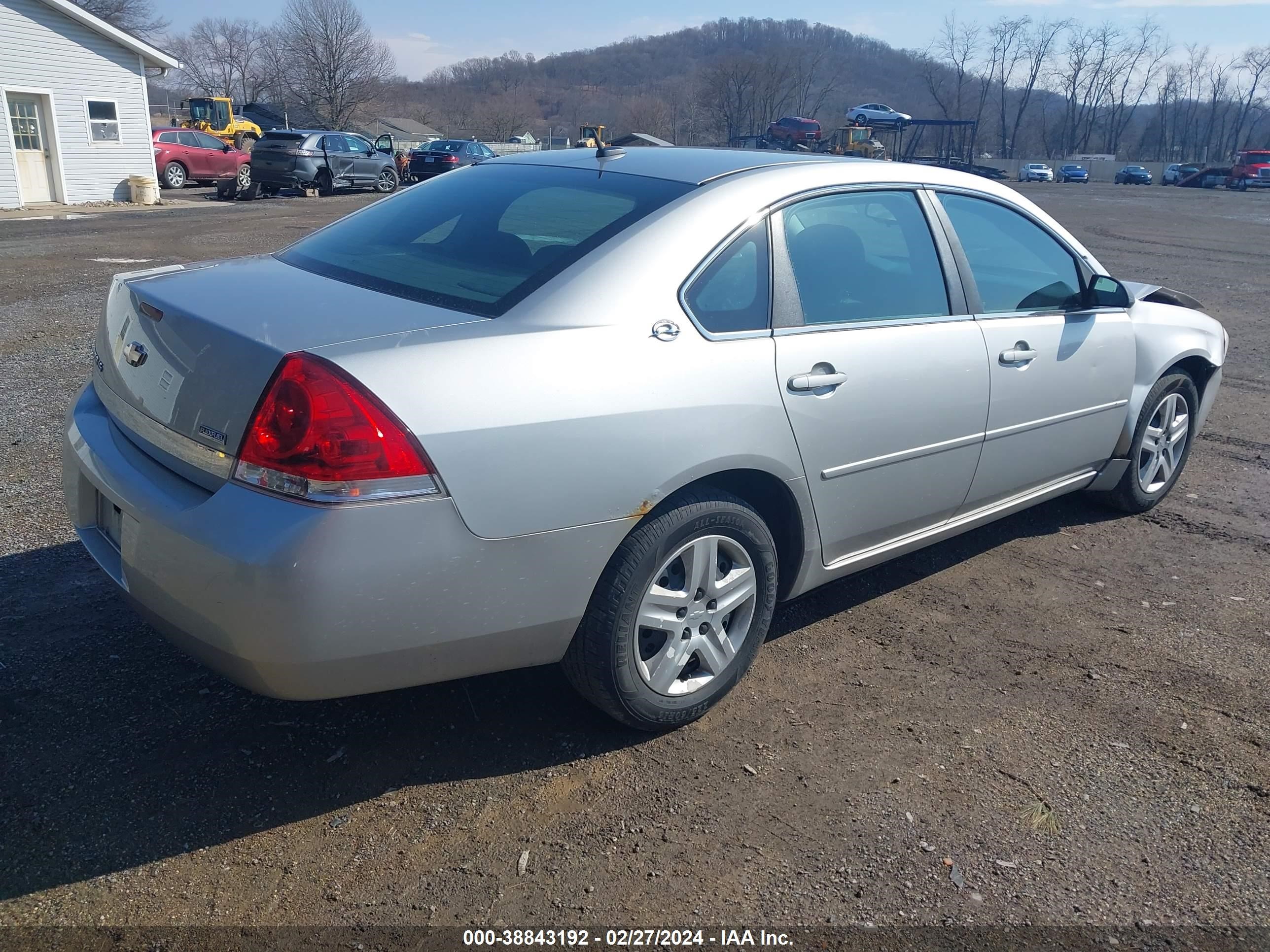 Photo 3 VIN: 2G1WB58K981353238 - CHEVROLET IMPALA 