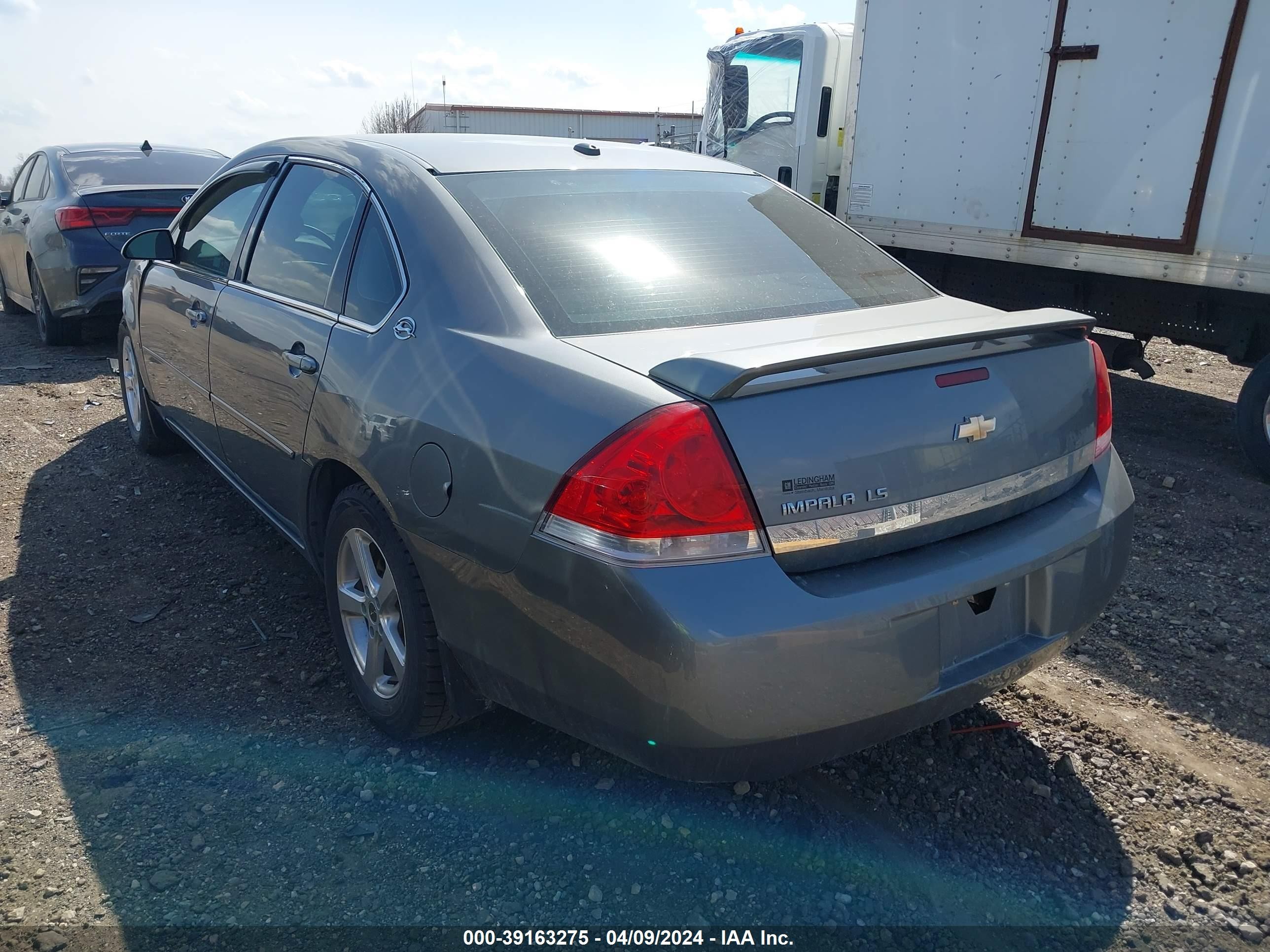 Photo 2 VIN: 2G1WB58N169216108 - CHEVROLET IMPALA 