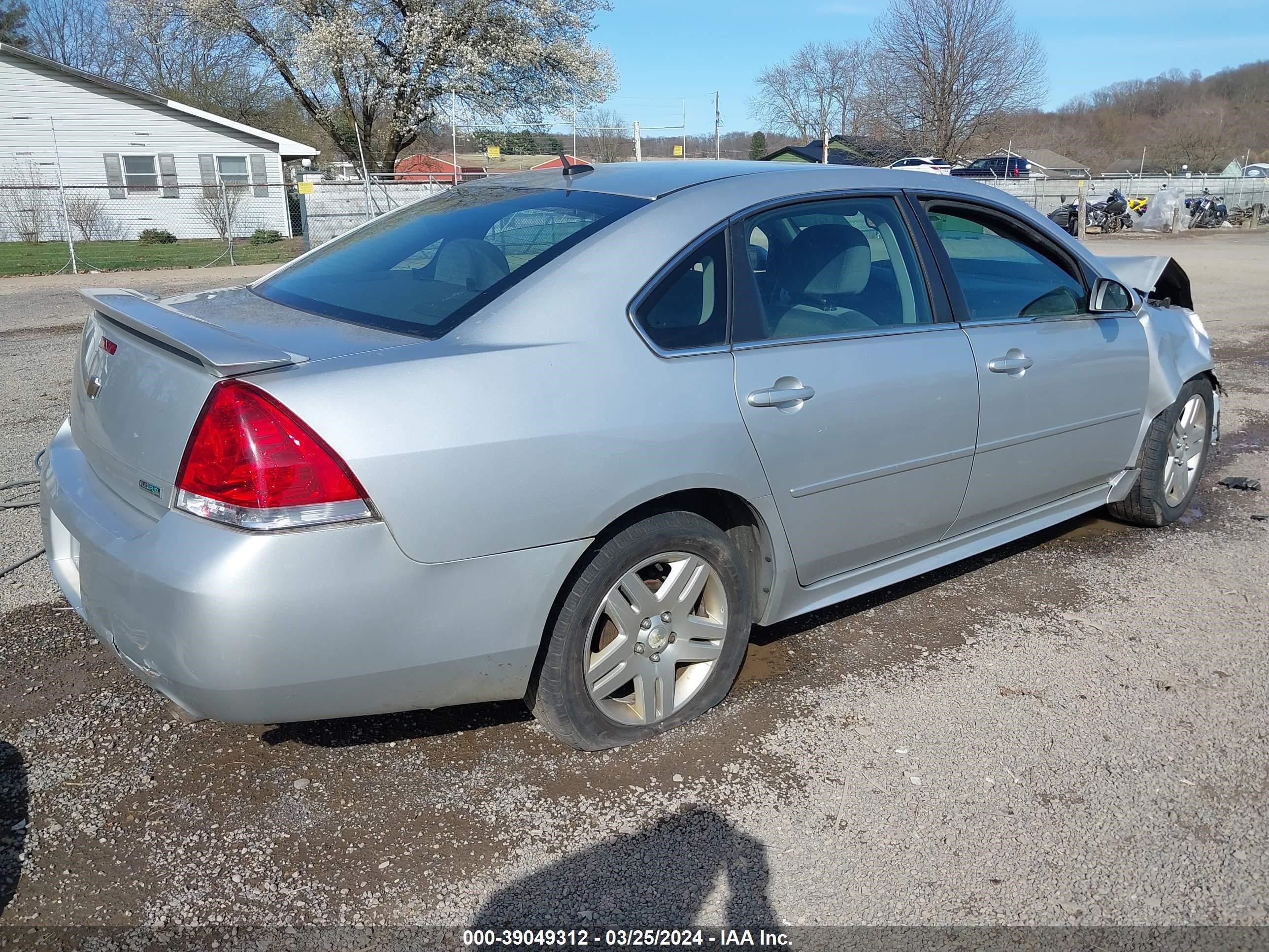 Photo 3 VIN: 2G1WB5E31D1197770 - CHEVROLET IMPALA 