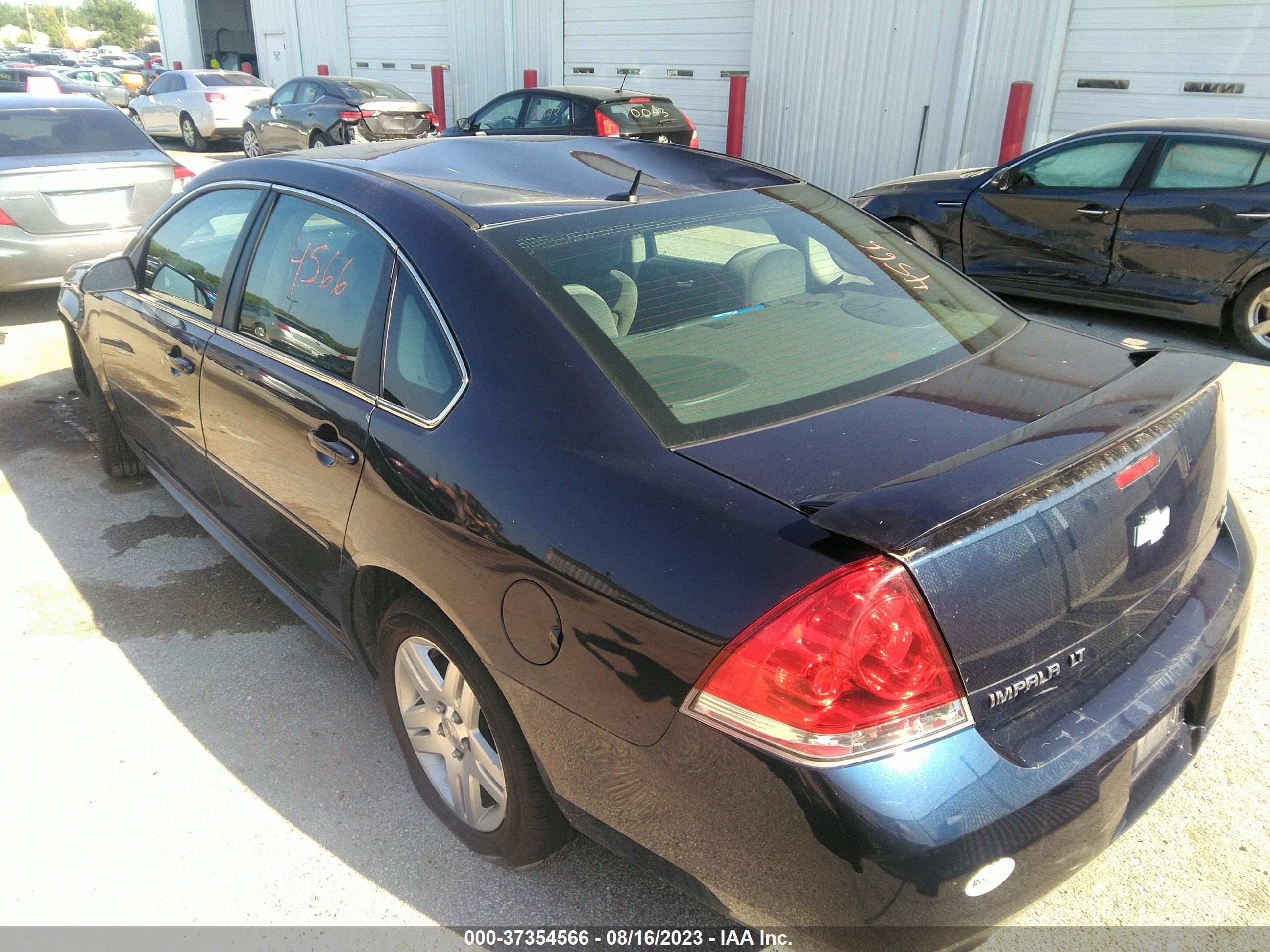 Photo 2 VIN: 2G1WB5E32C1308096 - CHEVROLET IMPALA 