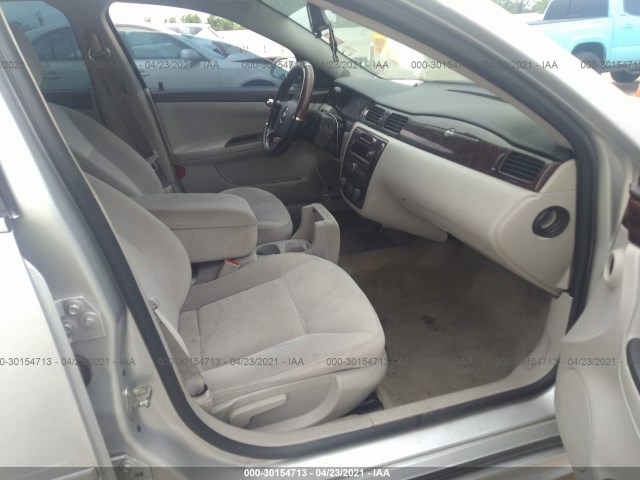 Photo 4 VIN: 2G1WB5E34C1126111 - CHEVROLET IMPALA 