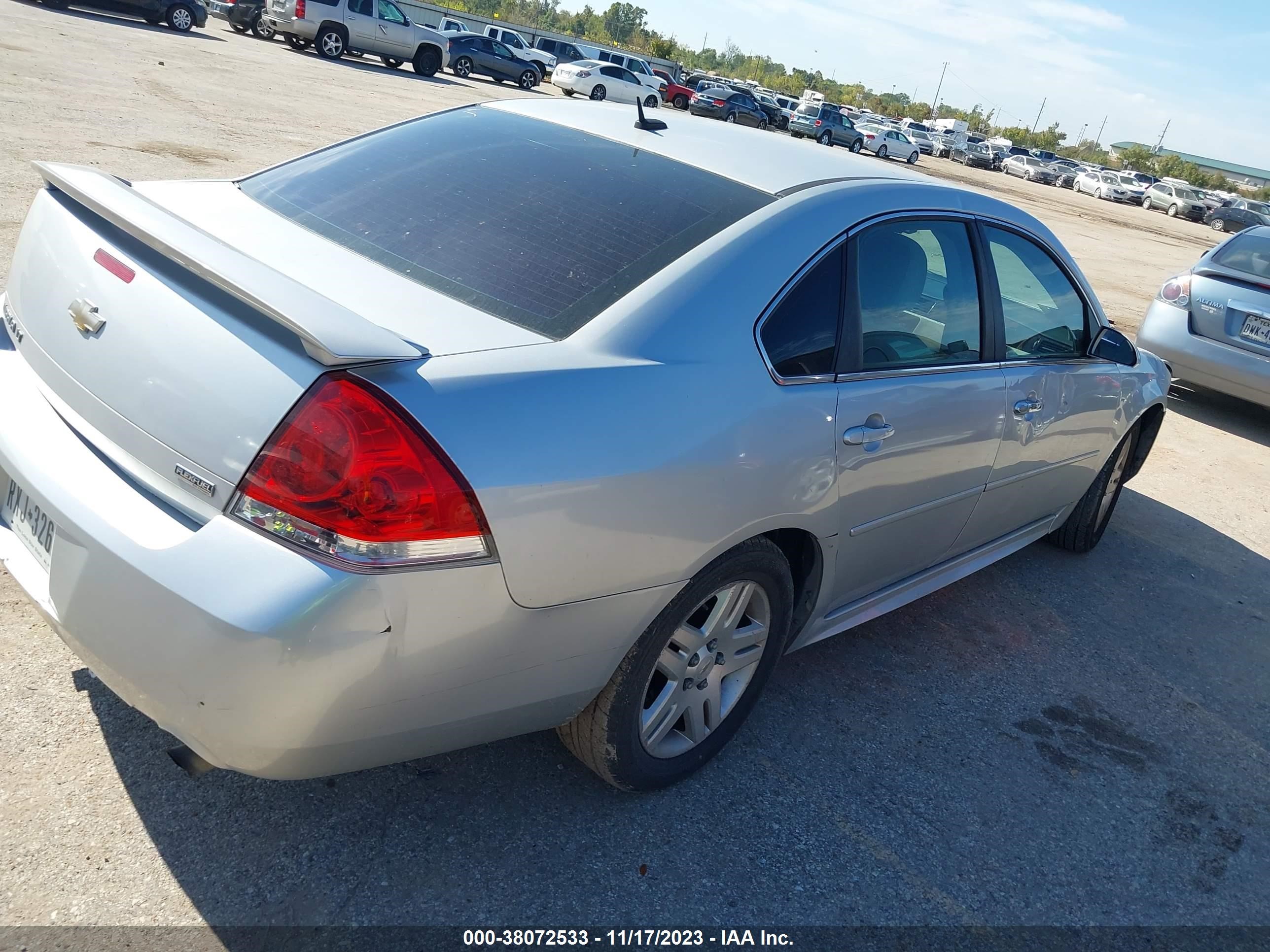 Photo 3 VIN: 2G1WB5E34C1126111 - CHEVROLET IMPALA 