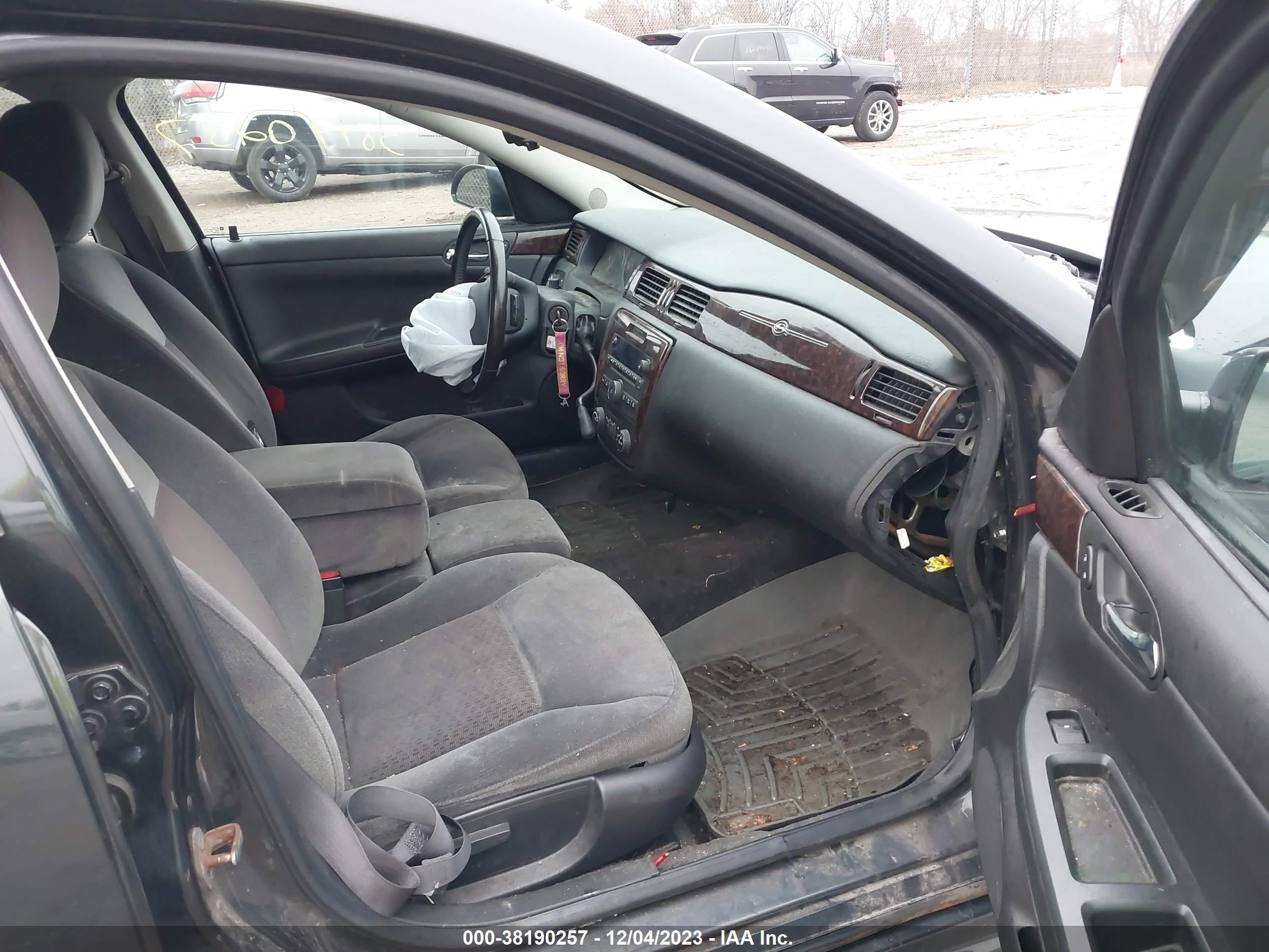 Photo 4 VIN: 2G1WB5E34C1212373 - CHEVROLET IMPALA 