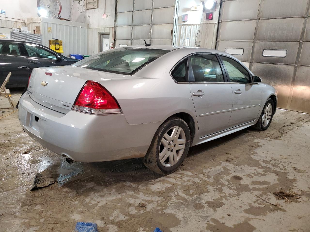 Photo 2 VIN: 2G1WB5E37G1105422 - CHEVROLET IMPALA 