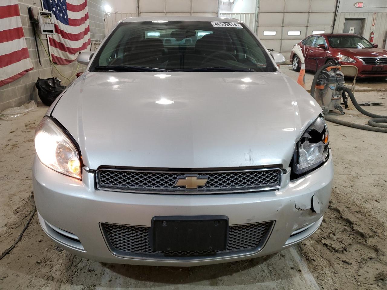 Photo 4 VIN: 2G1WB5E37G1105422 - CHEVROLET IMPALA 