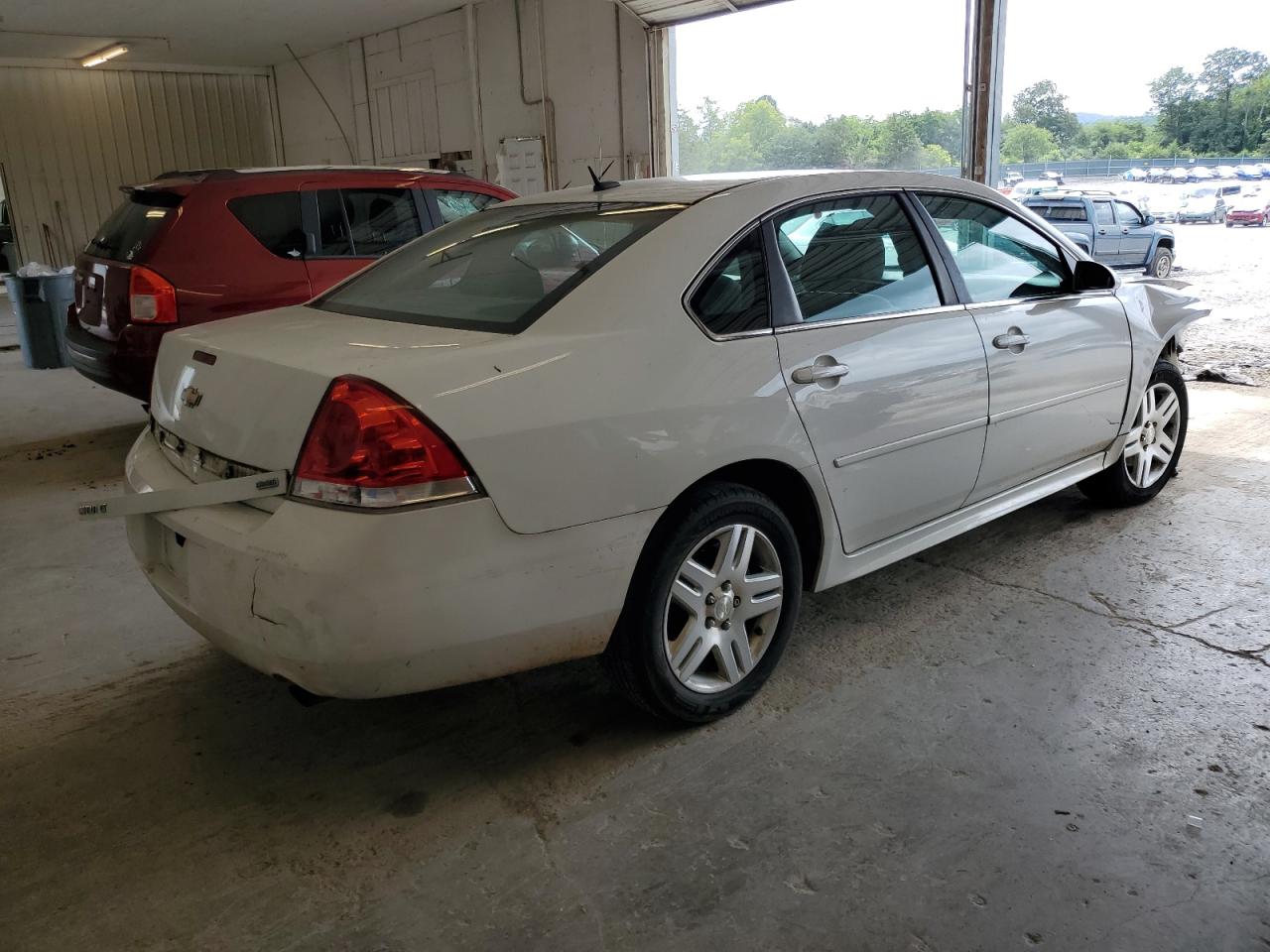 Photo 2 VIN: 2G1WB5E3XE1169676 - CHEVROLET IMPALA 