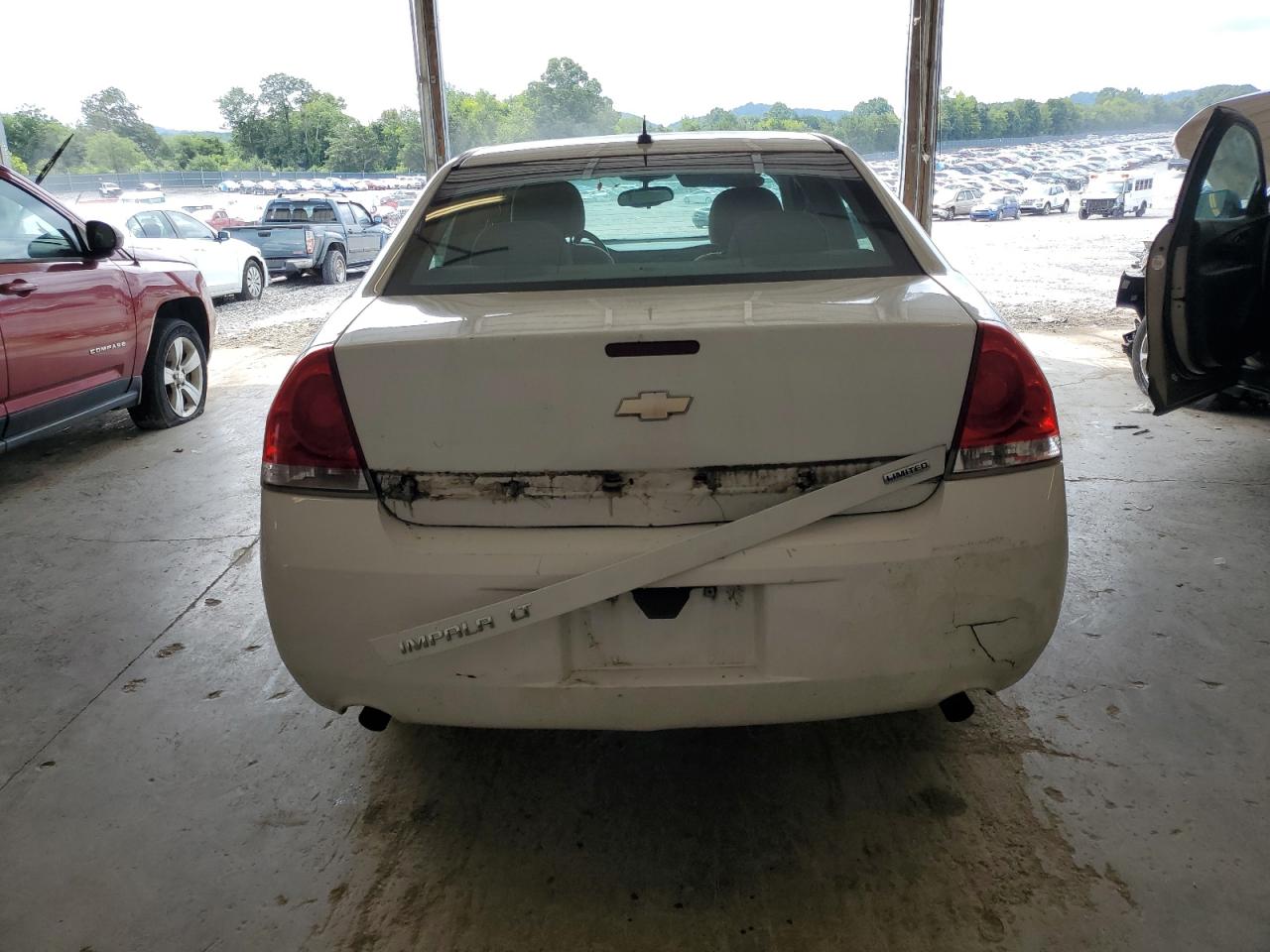 Photo 5 VIN: 2G1WB5E3XE1169676 - CHEVROLET IMPALA 