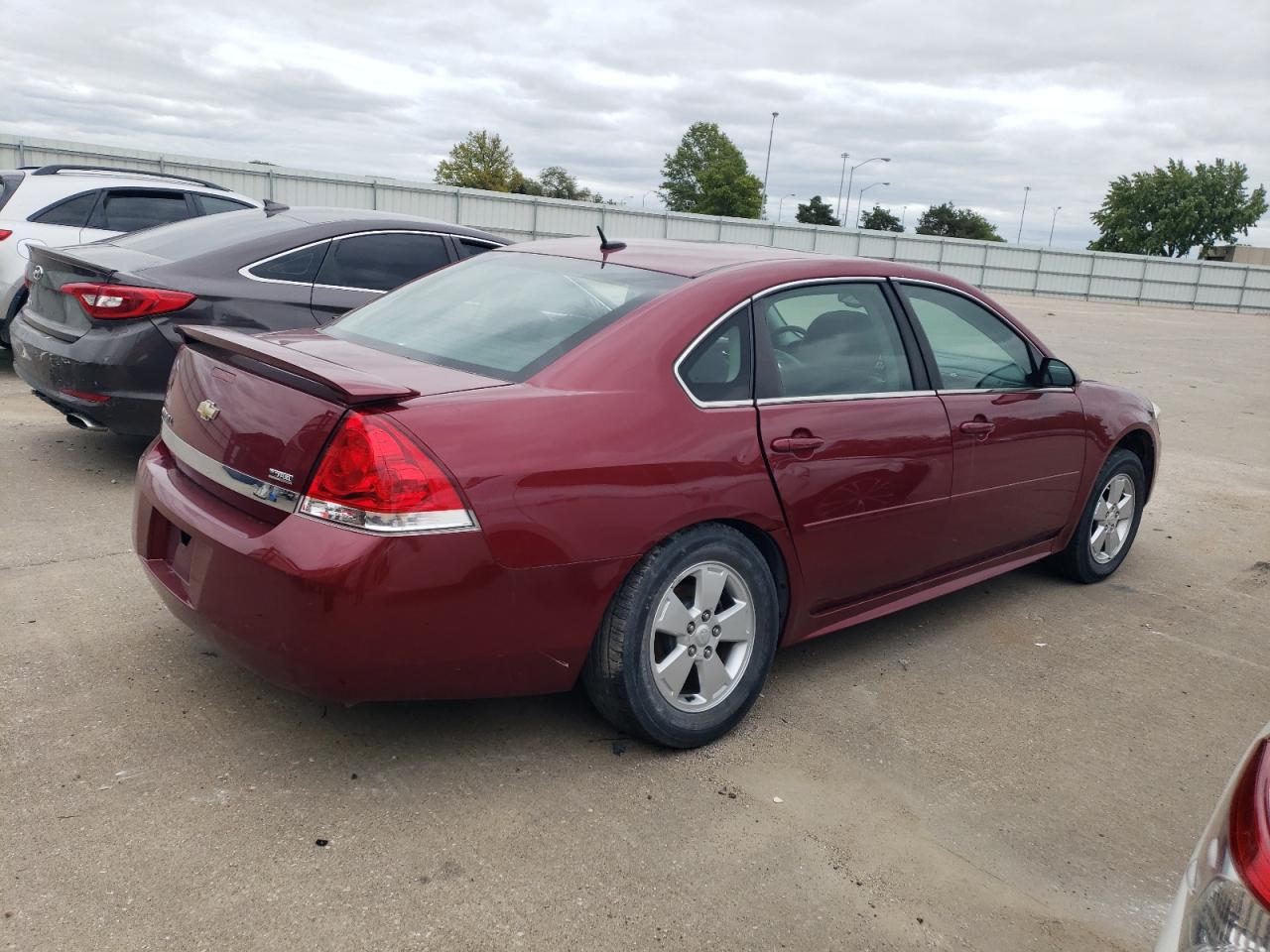 Photo 2 VIN: 2G1WB5EK3A1138769 - CHEVROLET IMPALA 