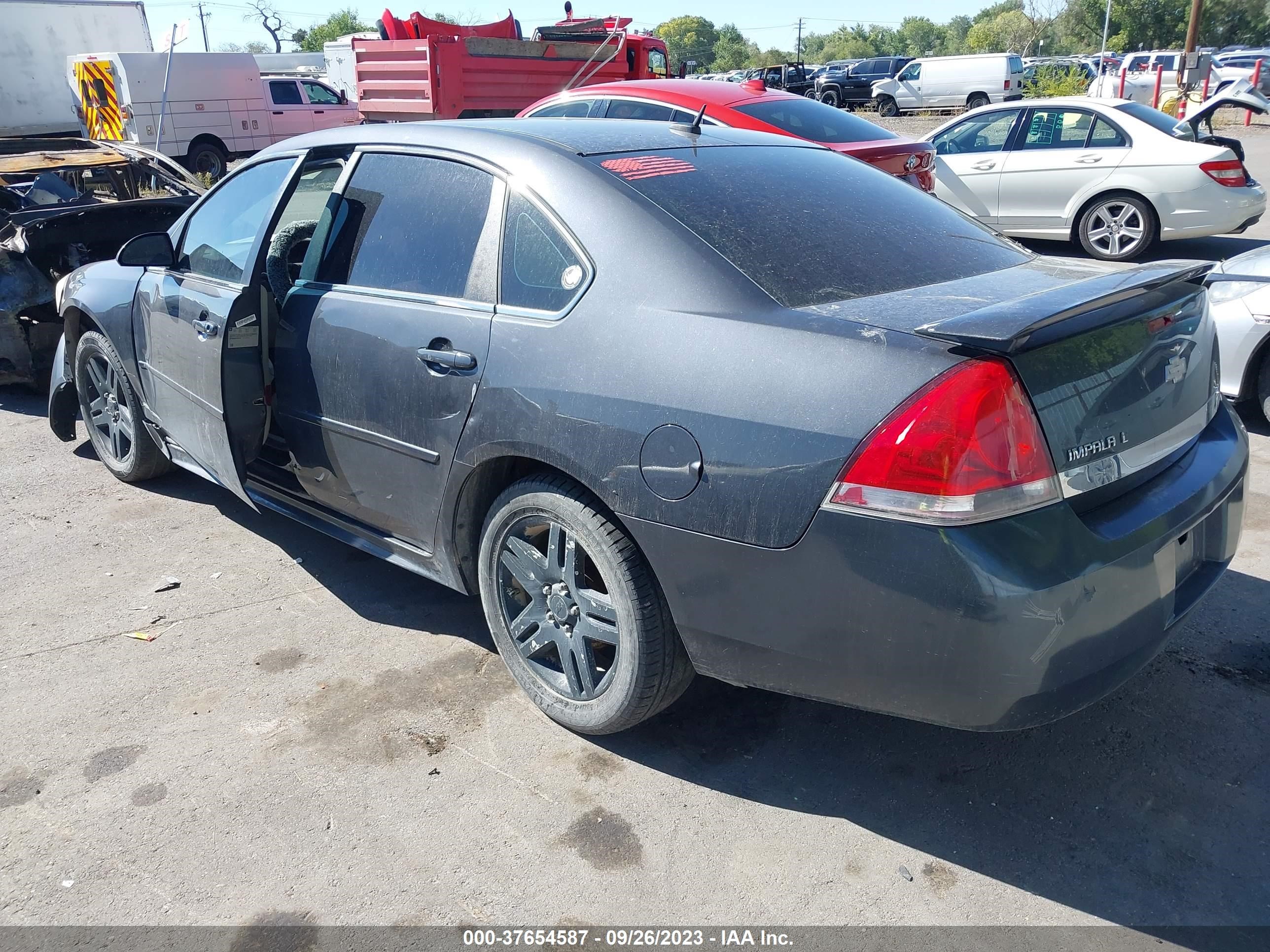 Photo 2 VIN: 2G1WB5EN4A1268103 - CHEVROLET IMPALA 