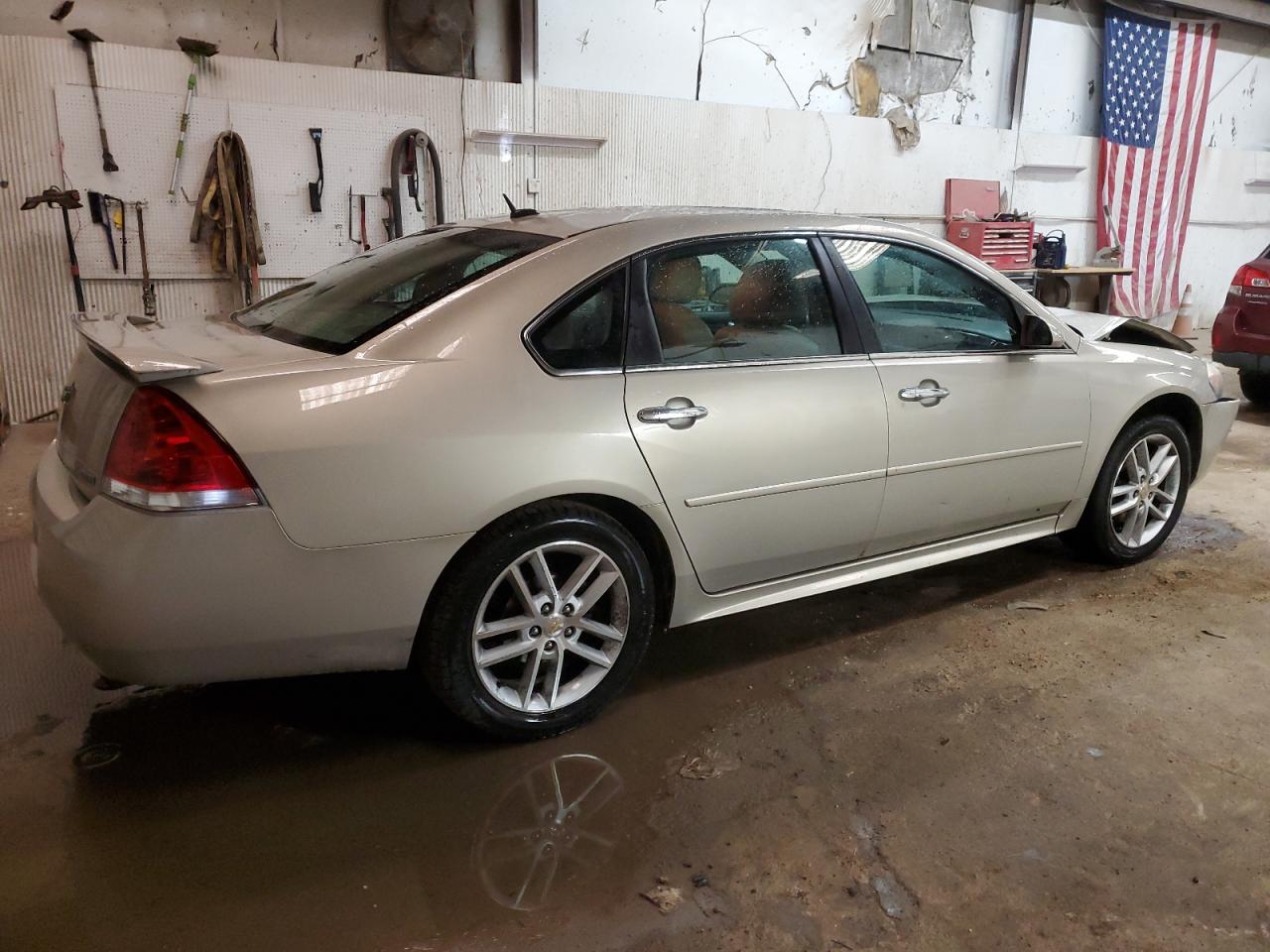 Photo 2 VIN: 2G1WC5E32C1174039 - CHEVROLET IMPALA 