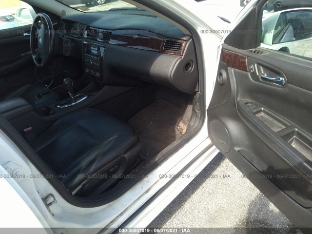 Photo 4 VIN: 2G1WC5E33D1181180 - CHEVROLET IMPALA 