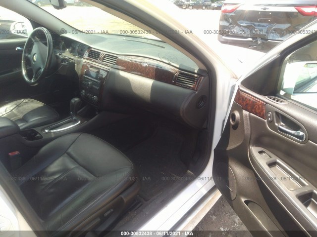 Photo 4 VIN: 2G1WC5E34C1262655 - CHEVROLET IMPALA 