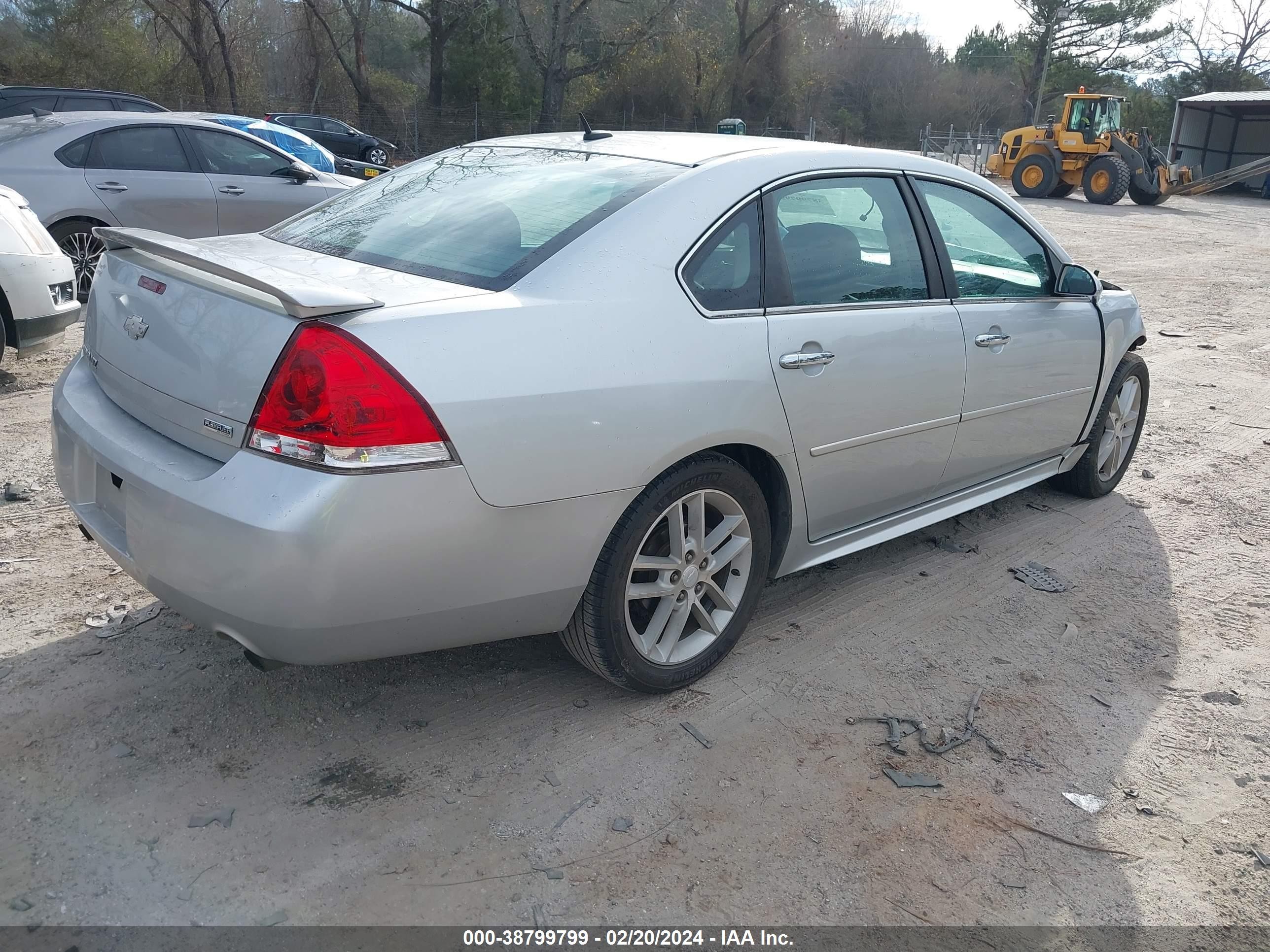 Photo 3 VIN: 2G1WC5E35C1225016 - CHEVROLET IMPALA 