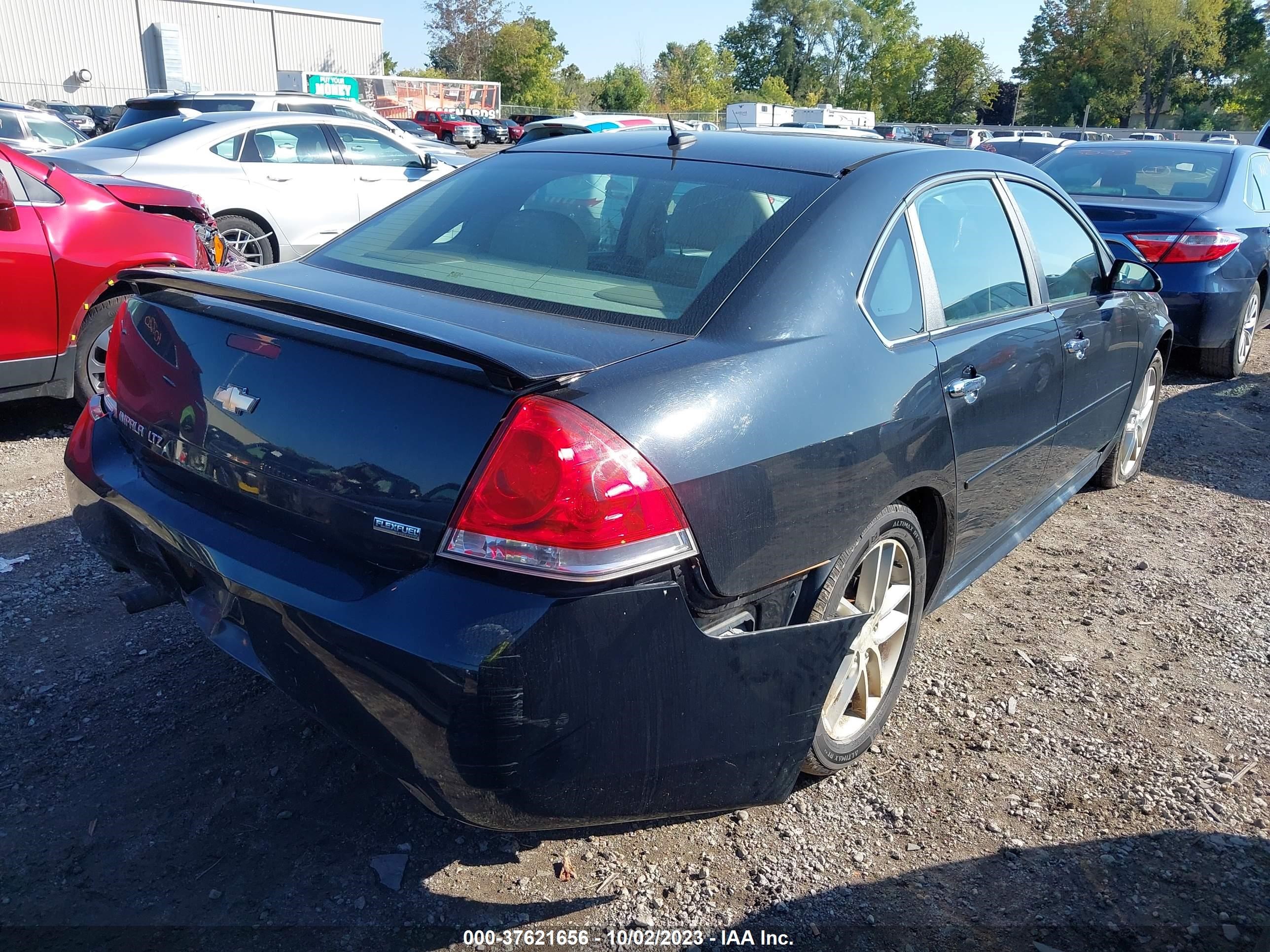 Photo 3 VIN: 2G1WC5E37C1205432 - CHEVROLET IMPALA 