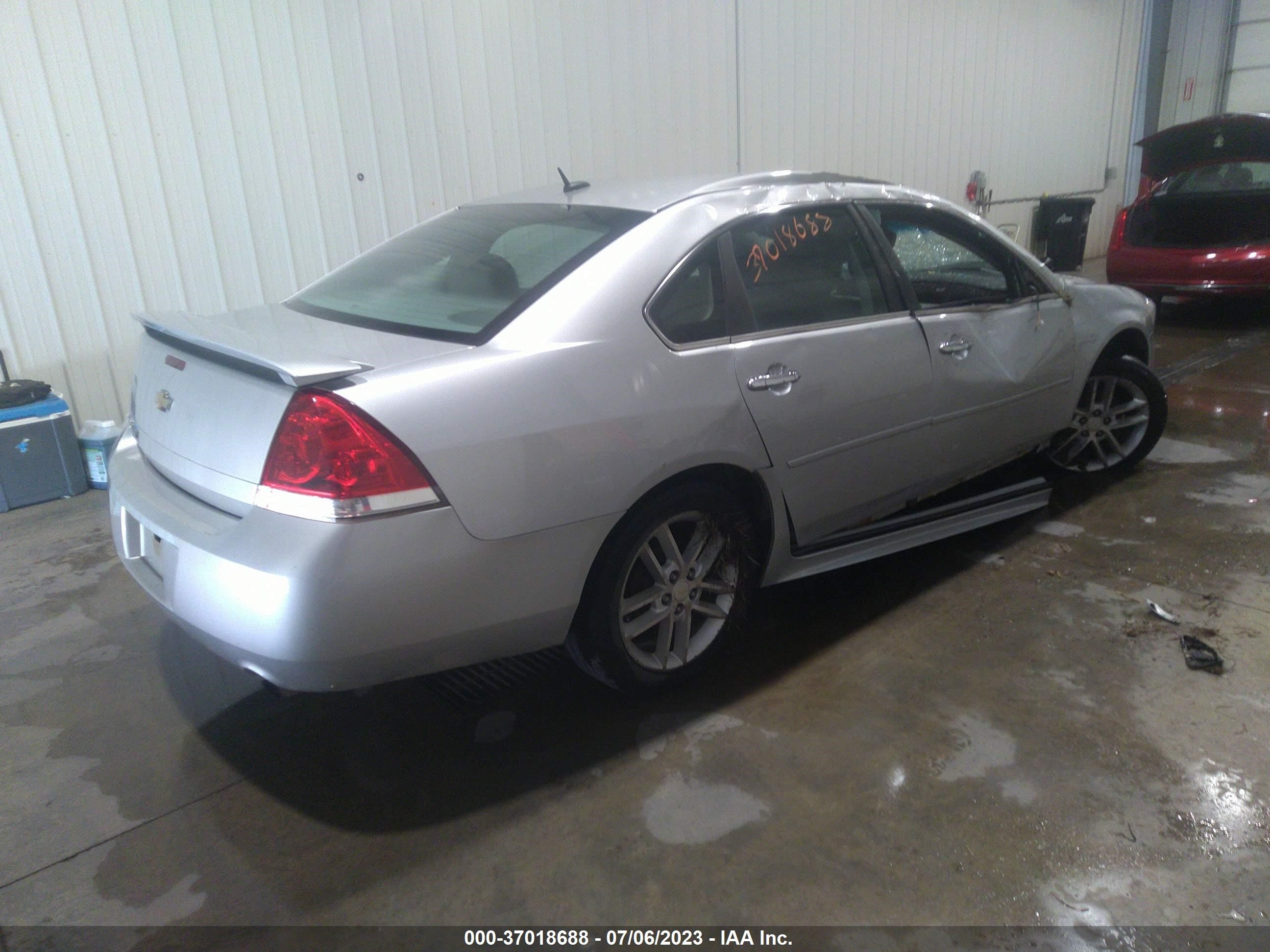 Photo 3 VIN: 2G1WC5E37C1271771 - CHEVROLET IMPALA 