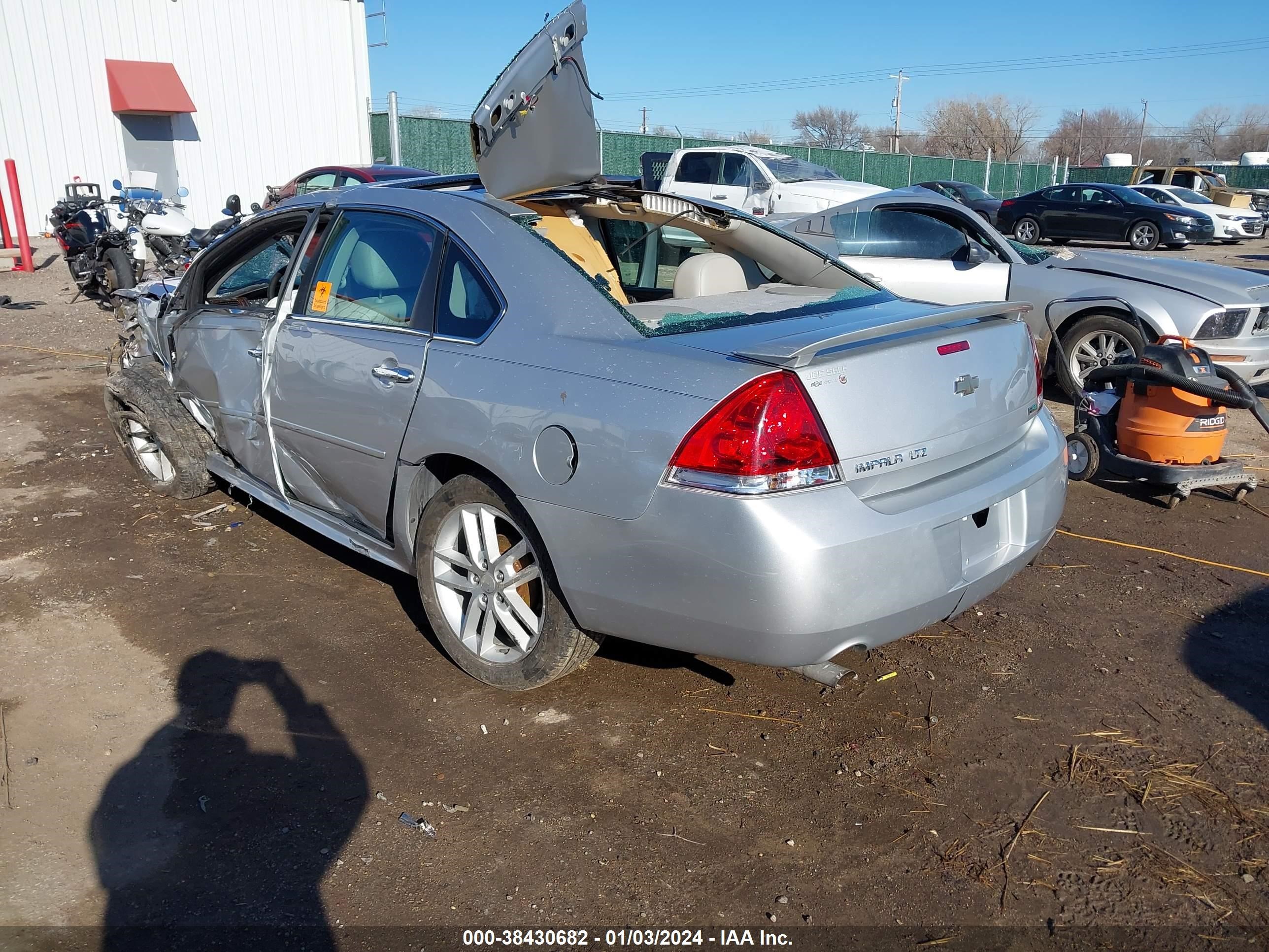 Photo 2 VIN: 2G1WC5E38C1315924 - CHEVROLET IMPALA 