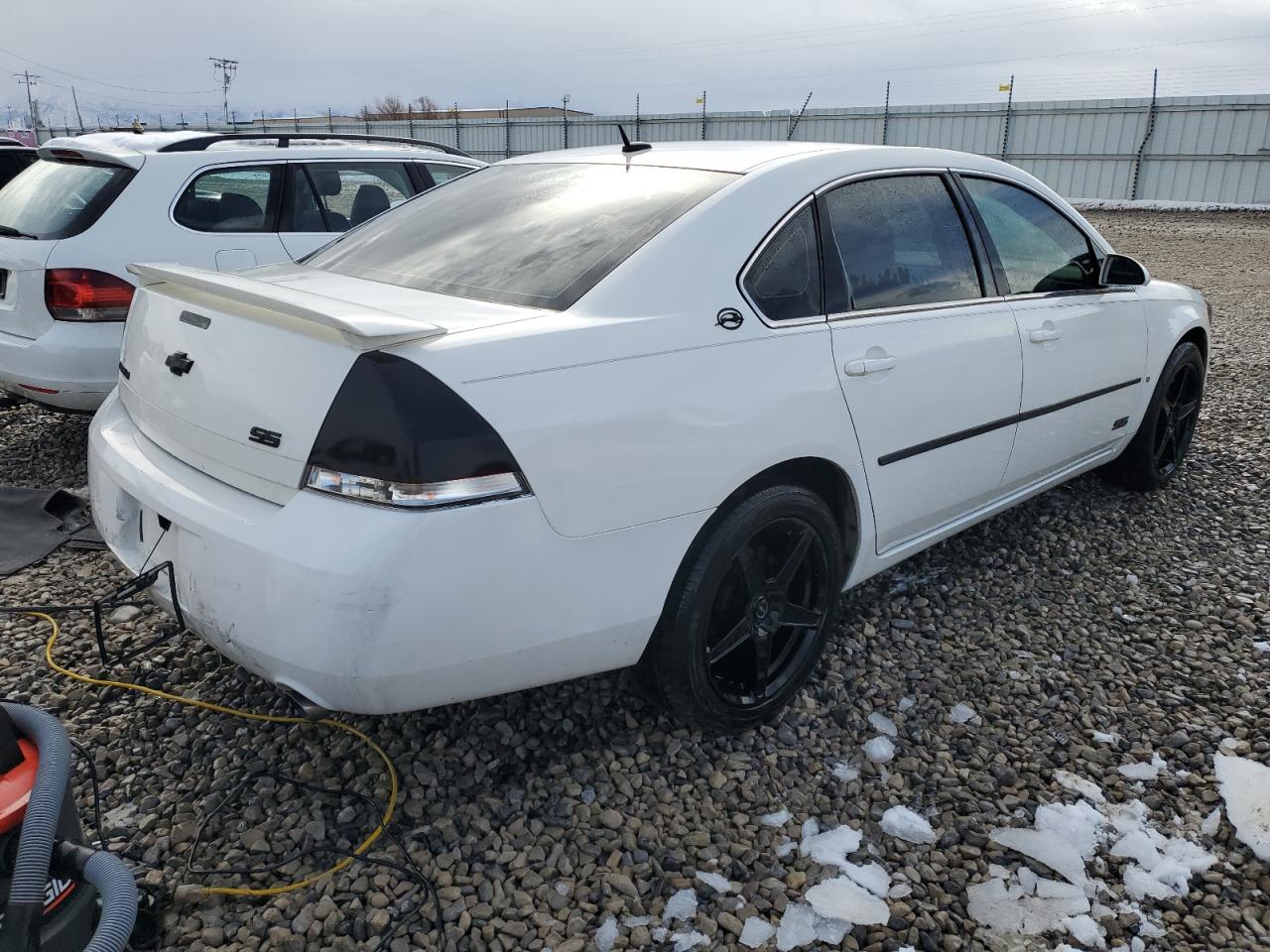 Photo 2 VIN: 2G1WD58C069155603 - CHEVROLET IMPALA 