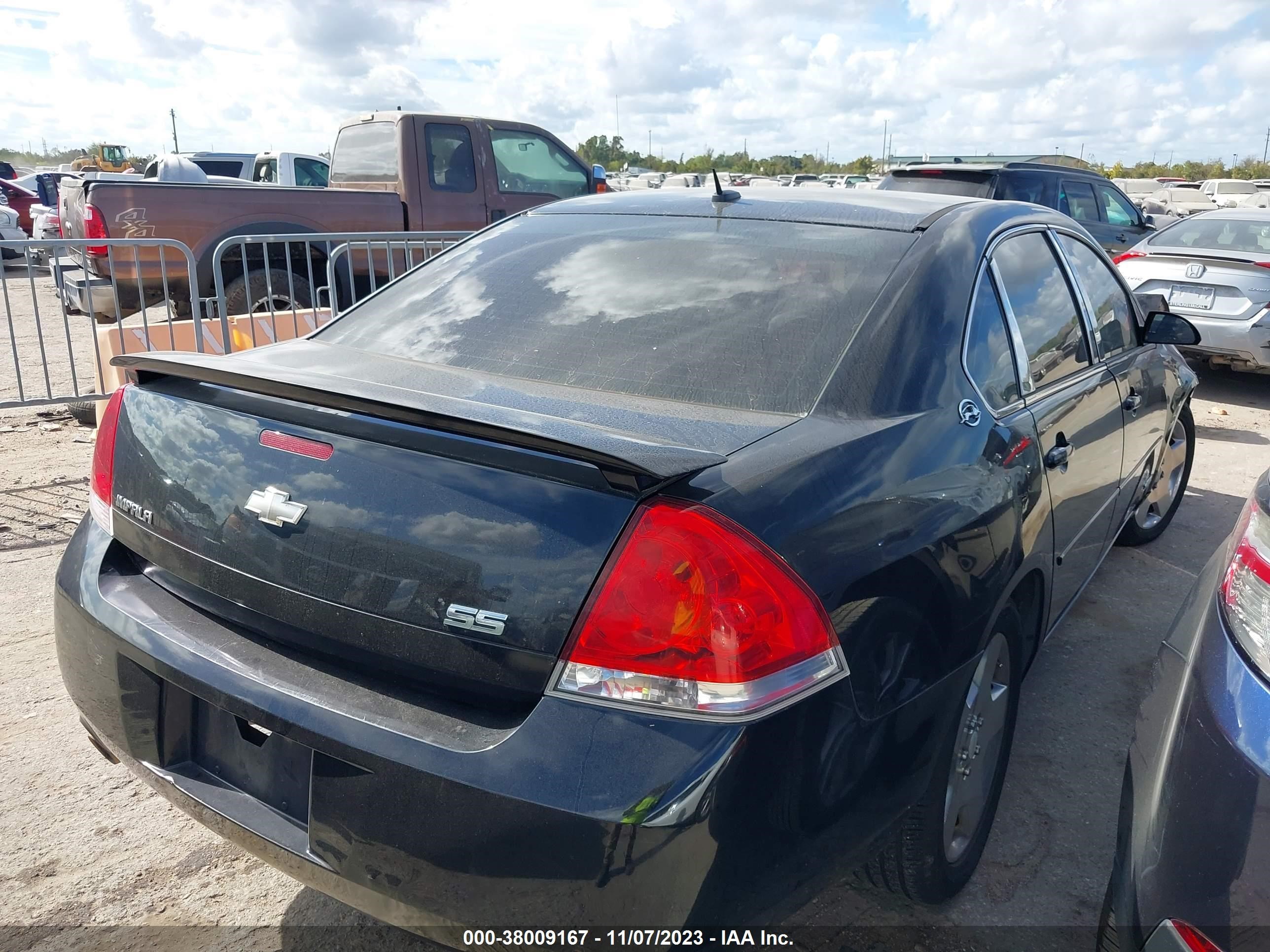 Photo 3 VIN: 2G1WD58C679190311 - CHEVROLET IMPALA 