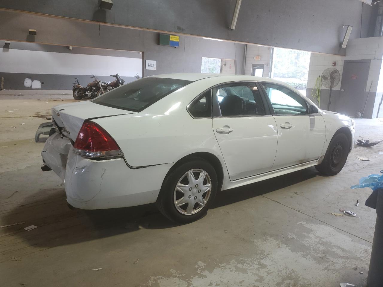 Photo 2 VIN: 2G1WD5E34E1173233 - CHEVROLET IMPALA 