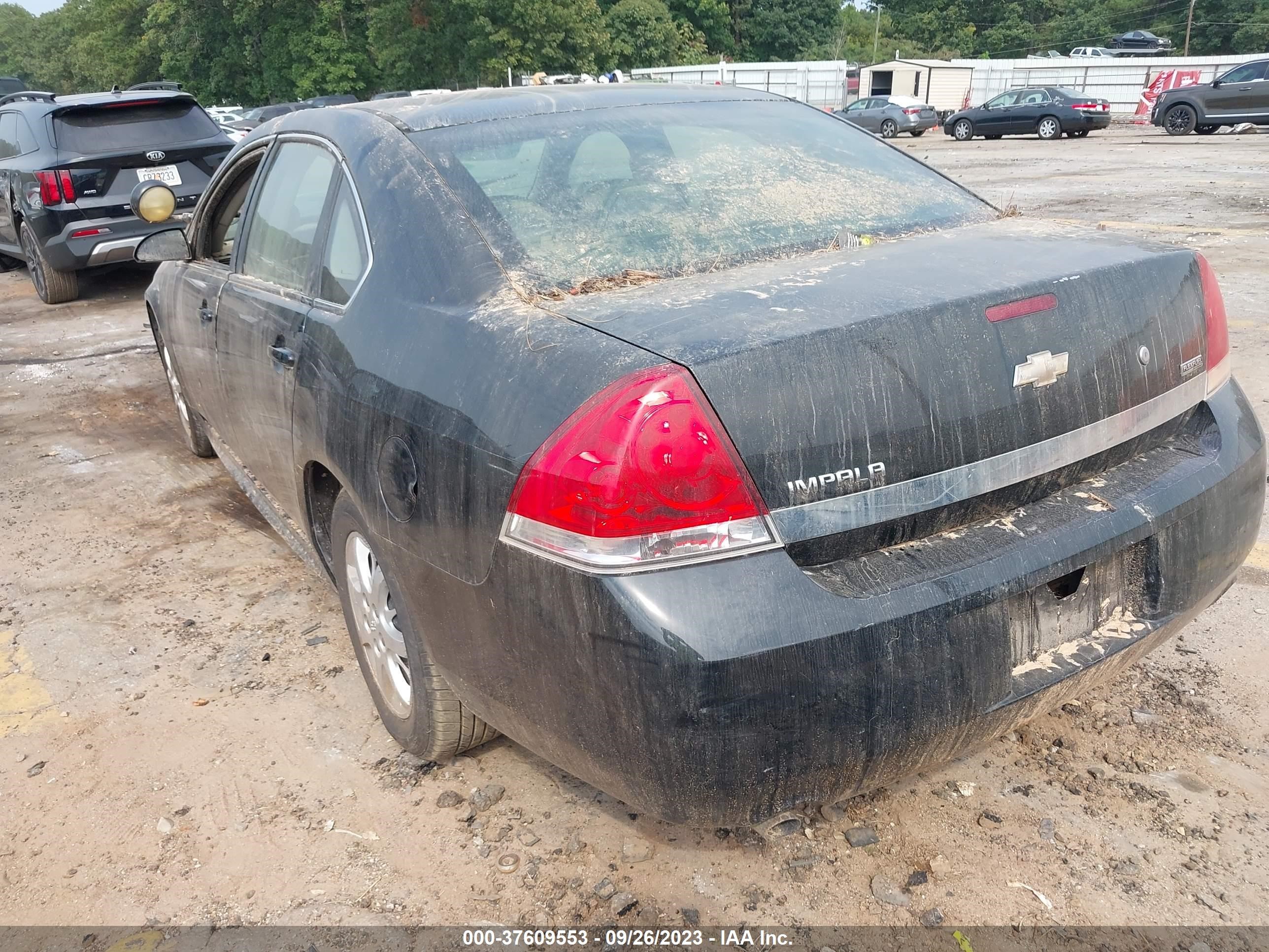 Photo 2 VIN: 2G1WD5EM2B1204967 - CHEVROLET IMPALA 