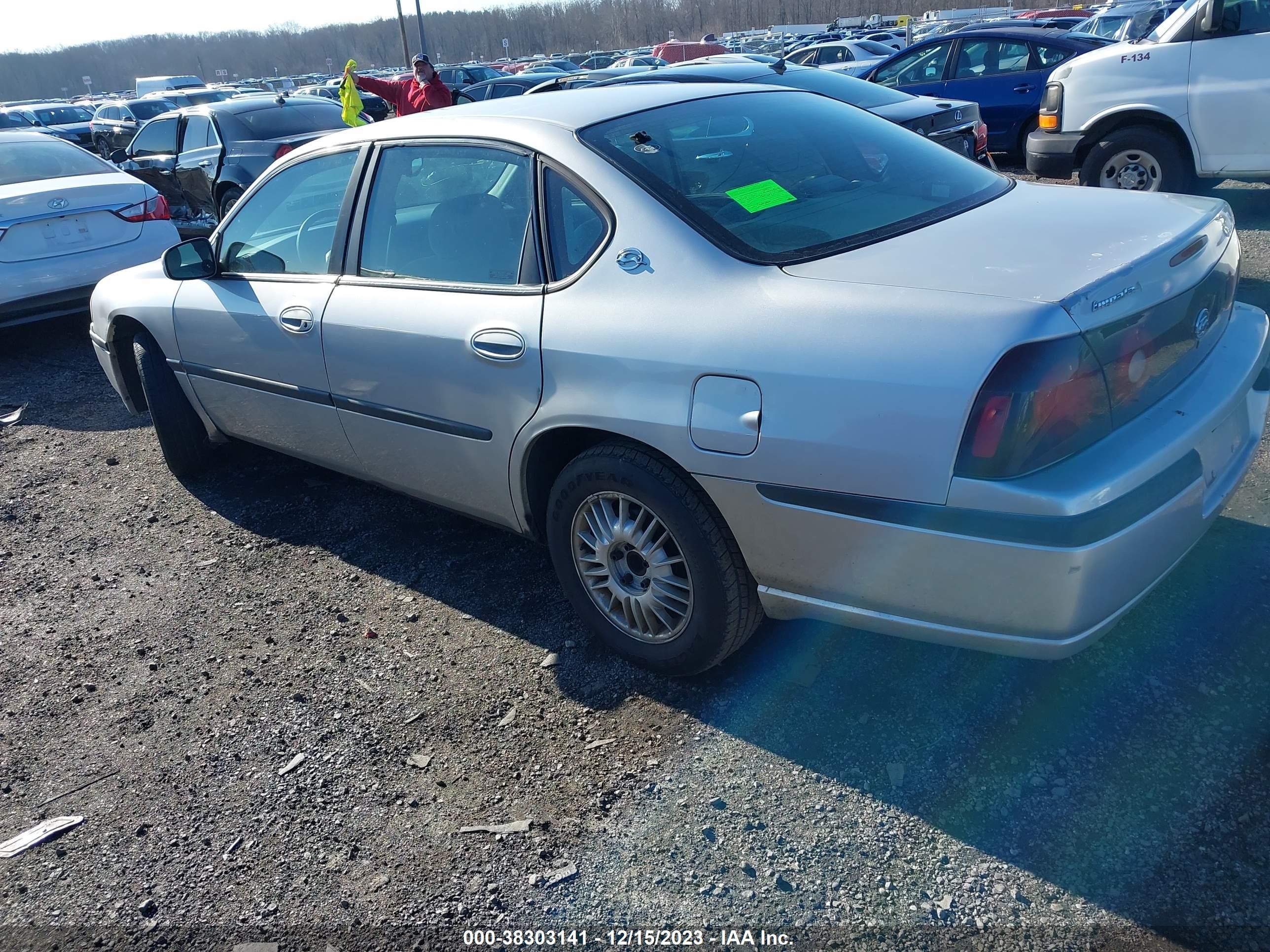 Photo 2 VIN: 2G1WF55E119107939 - CHEVROLET IMPALA 