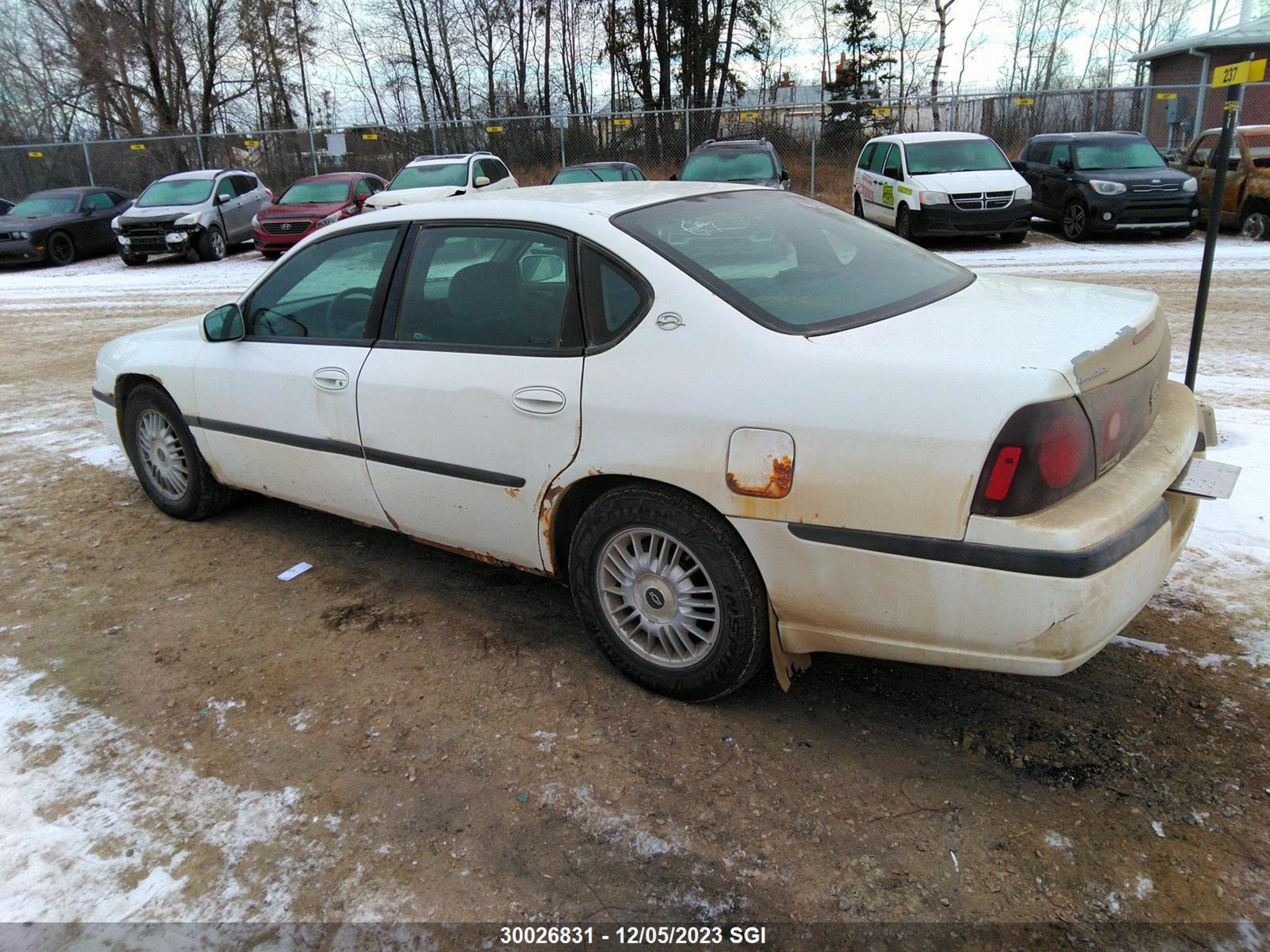 Photo 2 VIN: 2G1WF55E1Y9228657 - CHEVROLET IMPALA 