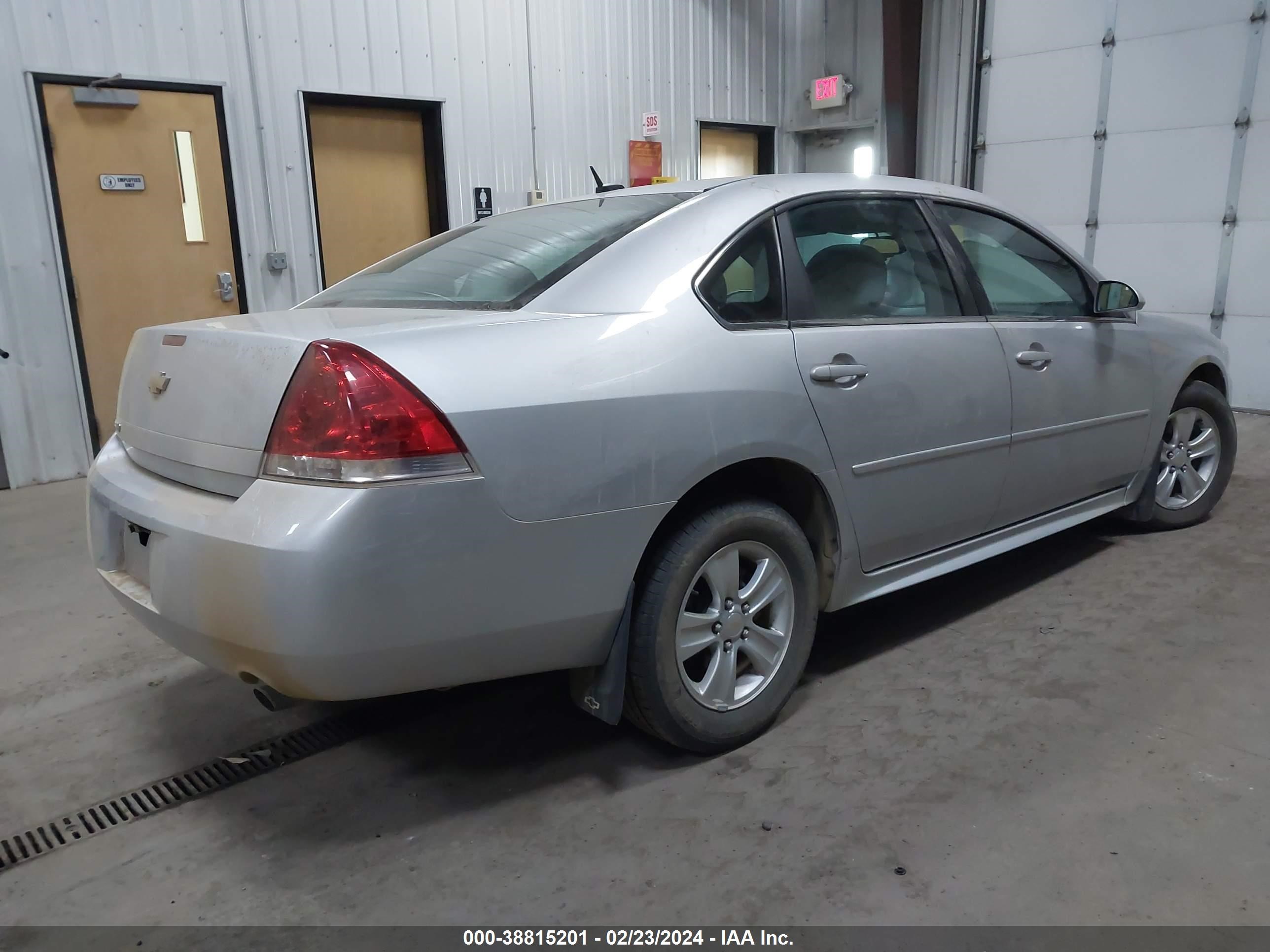 Photo 3 VIN: 2G1WF5E33D1102585 - CHEVROLET IMPALA 