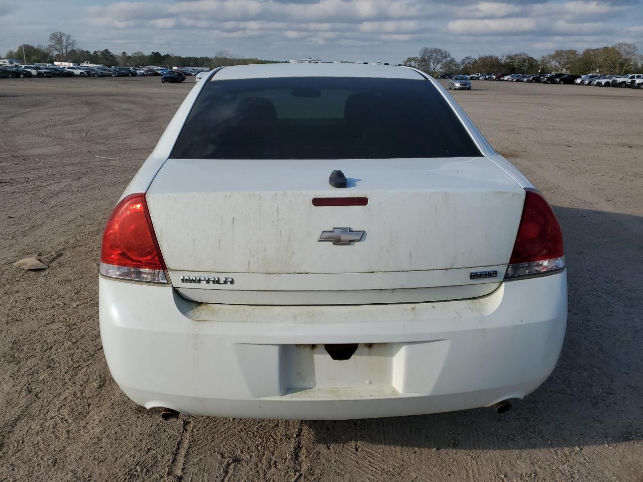 Photo 5 VIN: 2G1WF5E35C1284218 - CHEVROLET IMPALA 