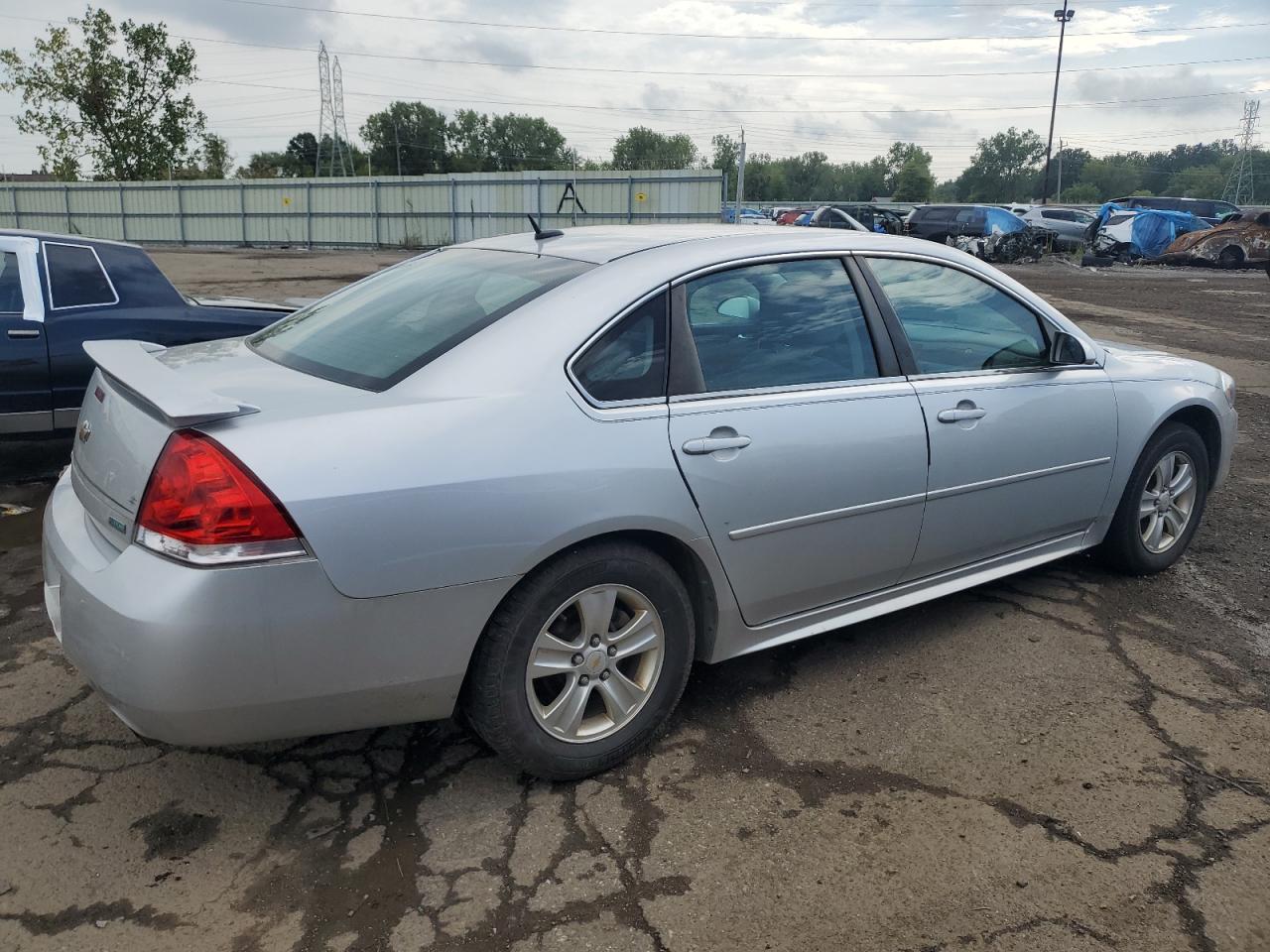 Photo 2 VIN: 2G1WF5E35C1313796 - CHEVROLET IMPALA 