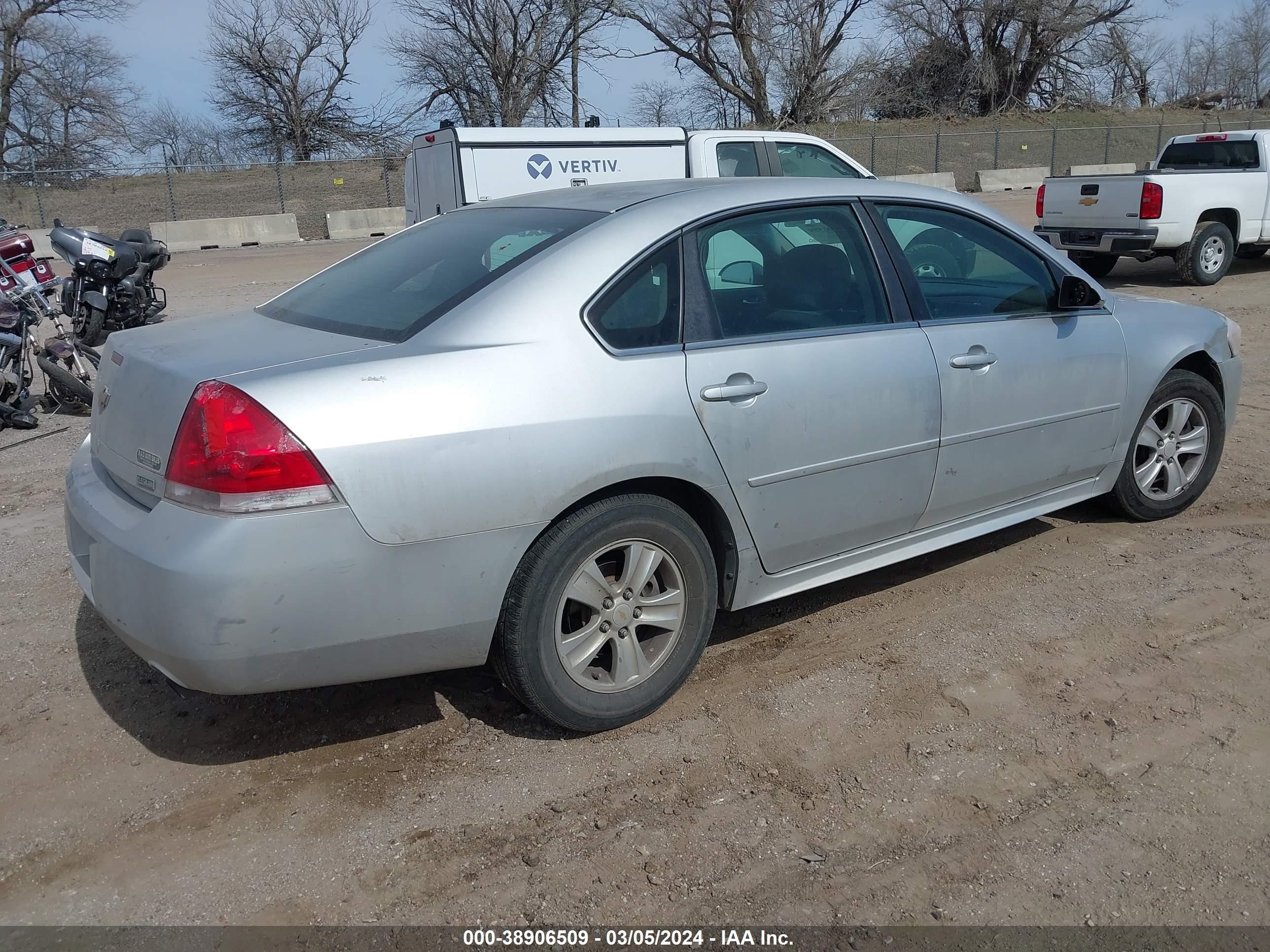 Photo 3 VIN: 2G1WF5E39C1253831 - CHEVROLET IMPALA 