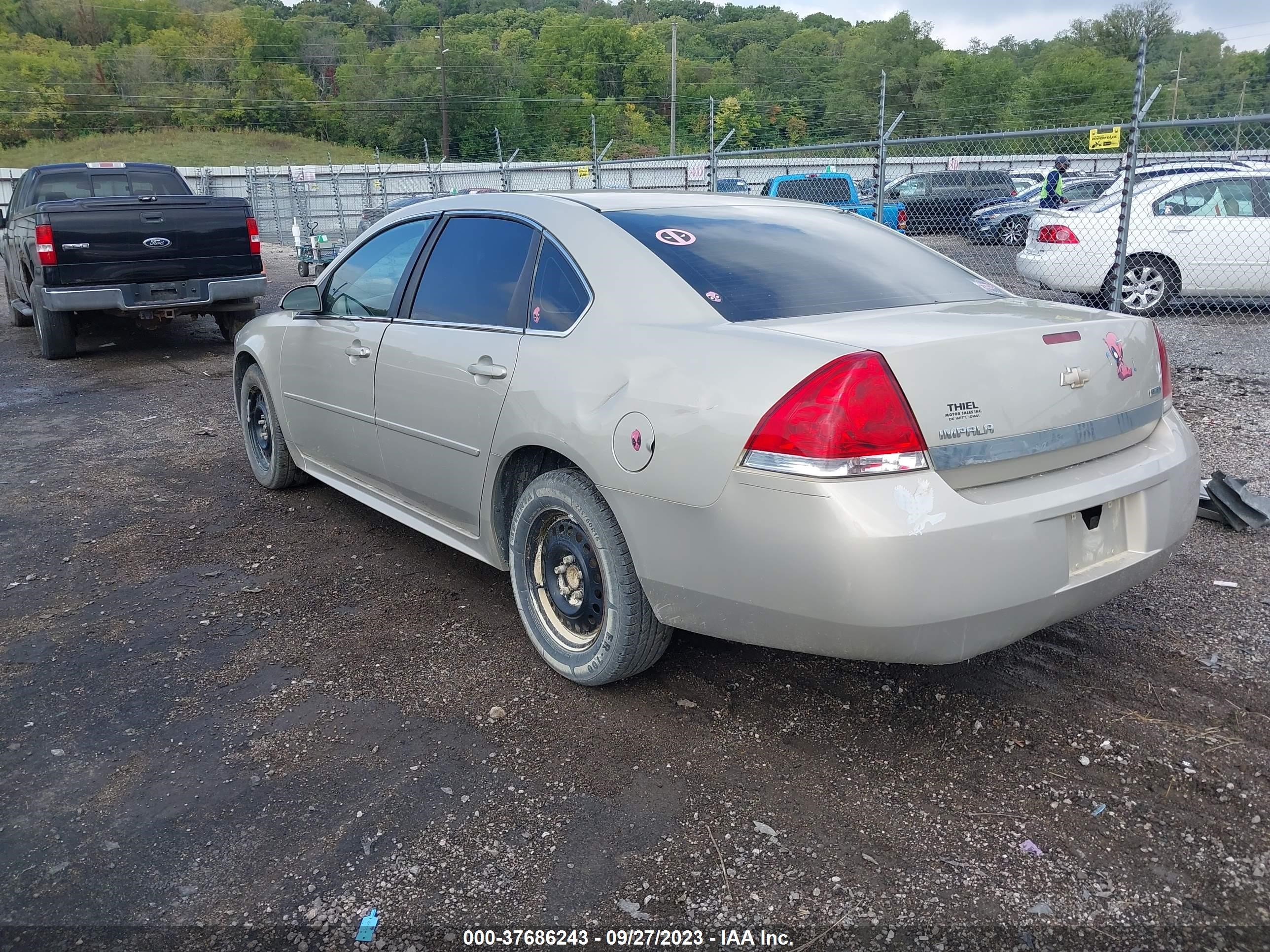 Photo 2 VIN: 2G1WF5EK1B1249813 - CHEVROLET IMPALA 