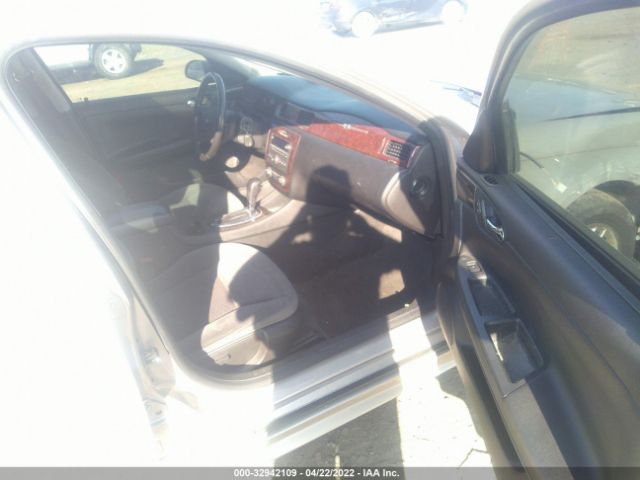 Photo 4 VIN: 2G1WG5E36C1226437 - CHEVROLET IMPALA 