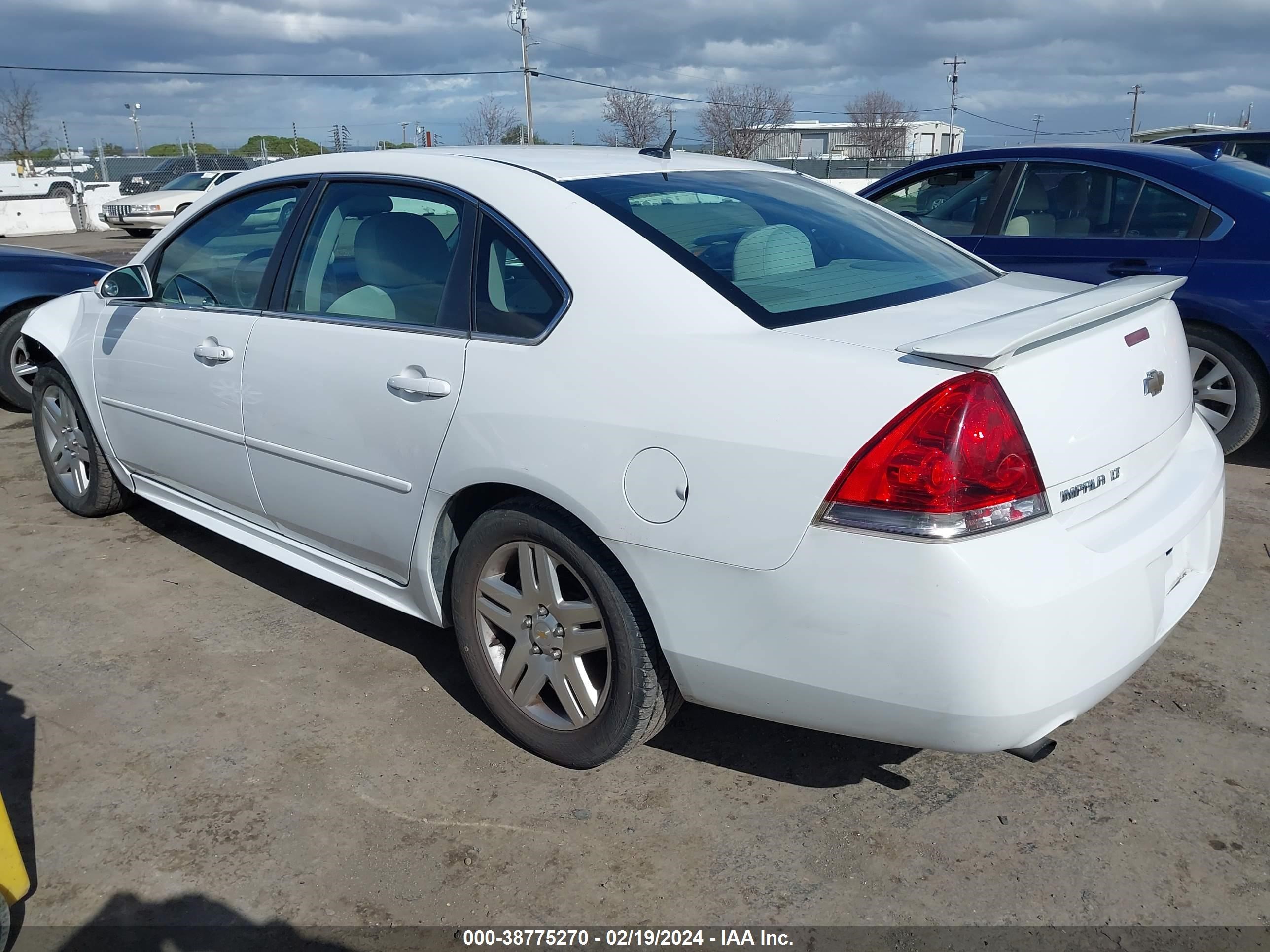 Photo 2 VIN: 2G1WG5E38C1112410 - CHEVROLET IMPALA 