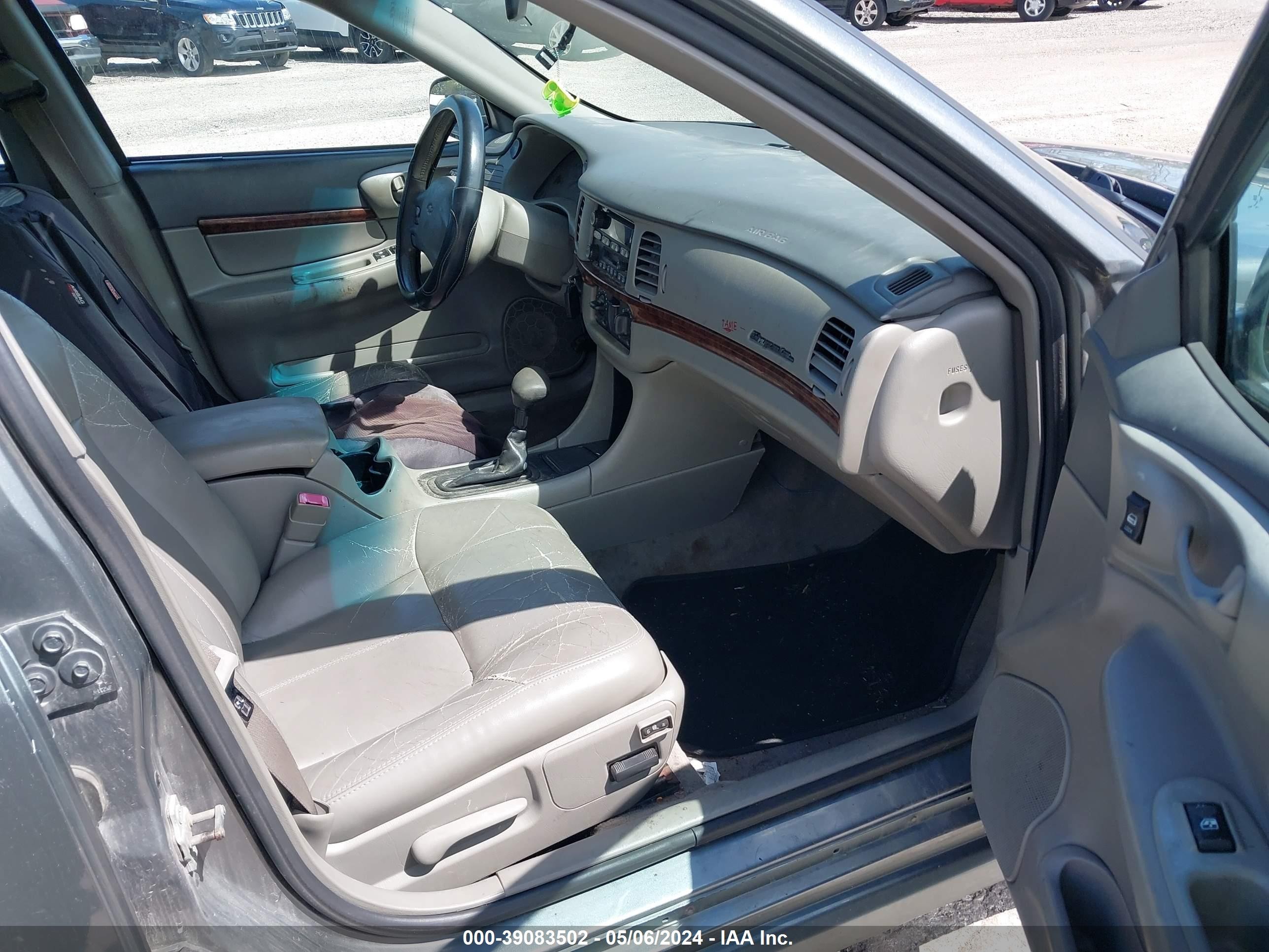 Photo 4 VIN: 2G1WH52K049307218 - CHEVROLET IMPALA 