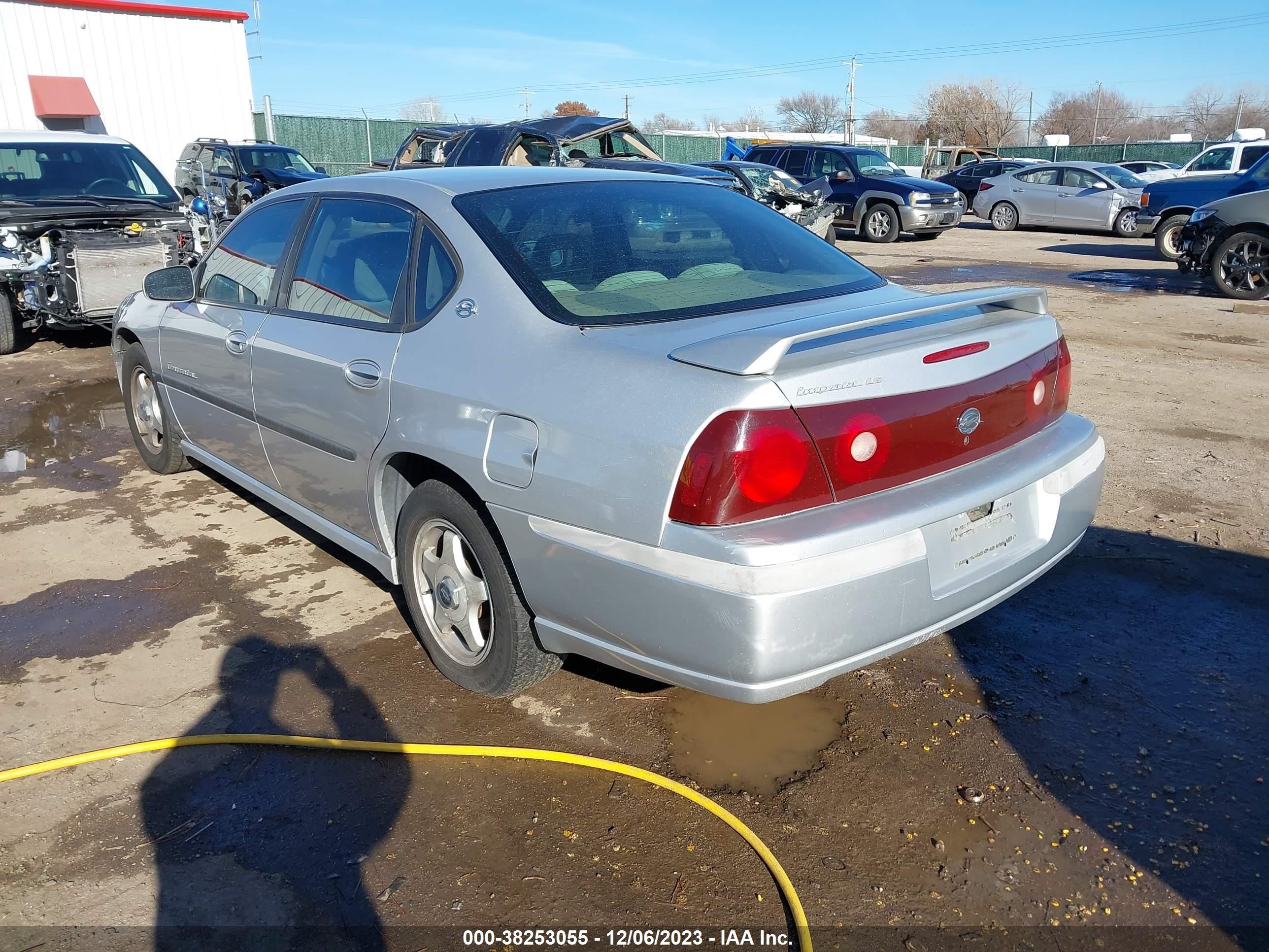 Photo 2 VIN: 2G1WH55K1Y9382415 - CHEVROLET IMPALA 