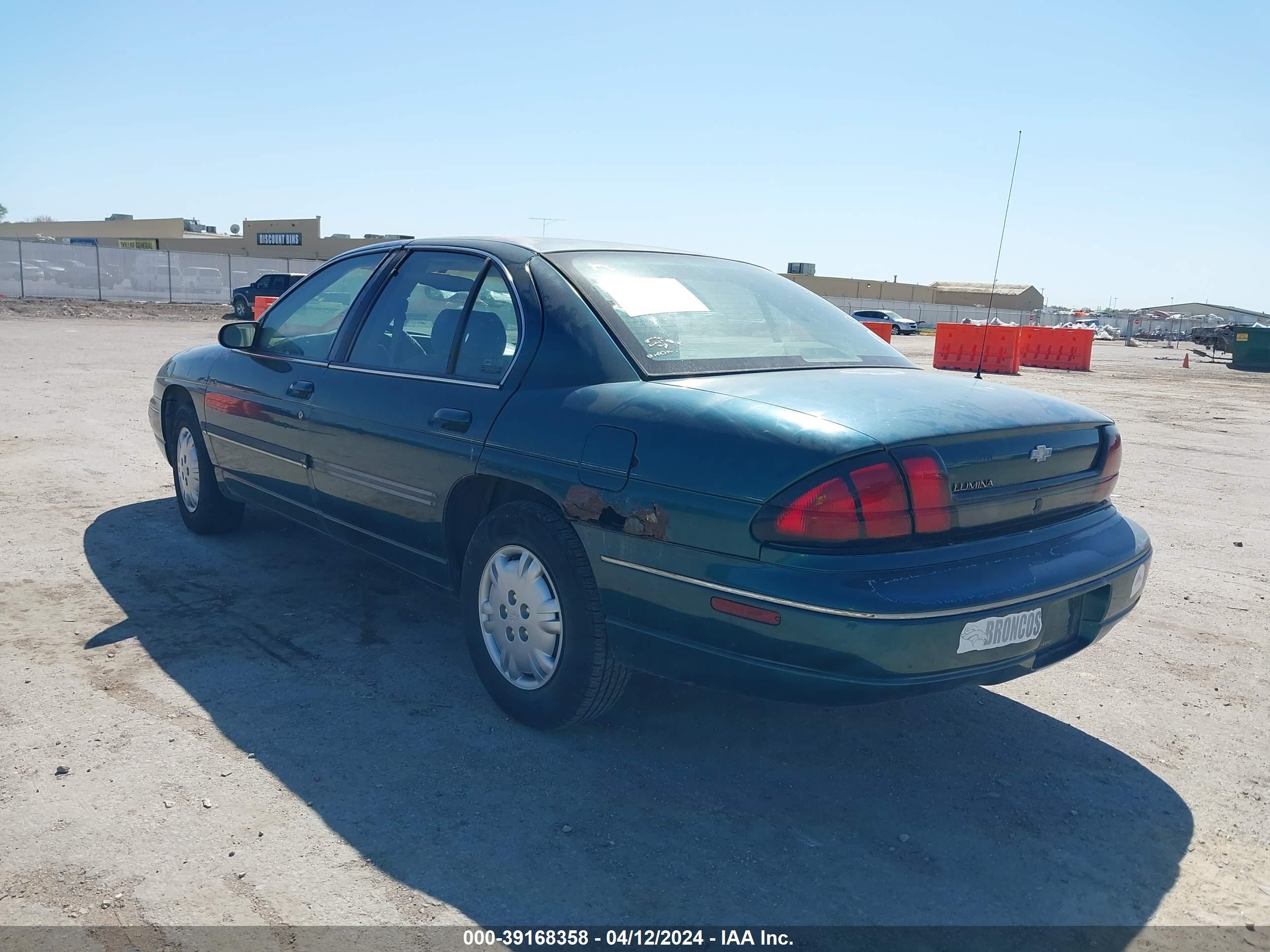 Photo 2 VIN: 2G1WL52J1Y1293694 - CHEVROLET LUMINA 