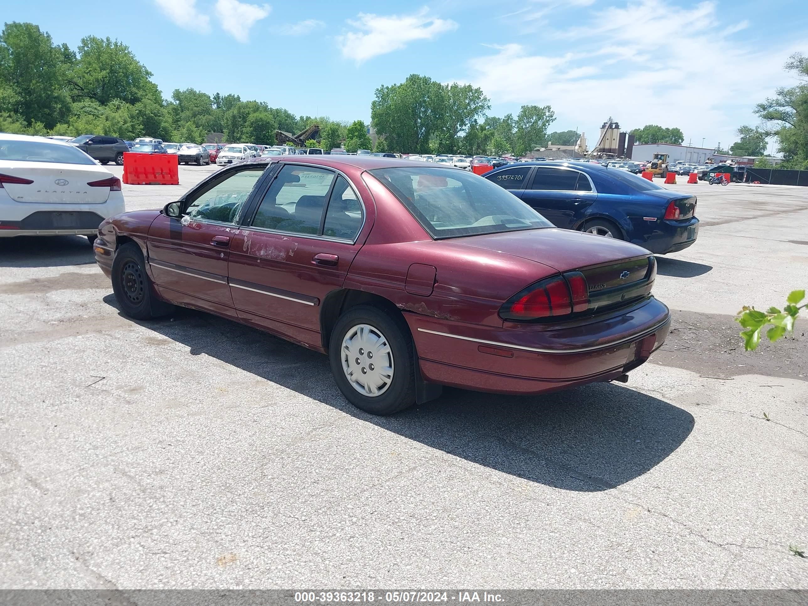 Photo 2 VIN: 2G1WL52J411288141 - CHEVROLET LUMINA 