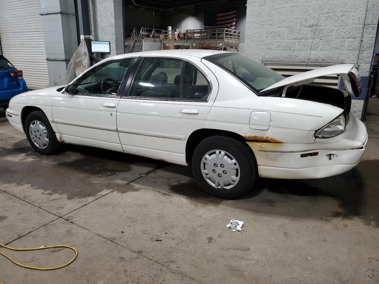 Photo 1 VIN: 2G1WL52J611206166 - CHEVROLET LUMINA 