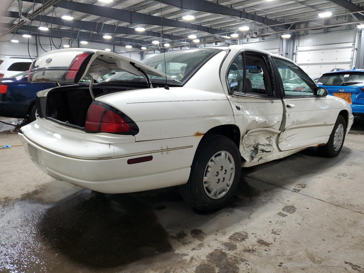 Photo 2 VIN: 2G1WL52J611206166 - CHEVROLET LUMINA 