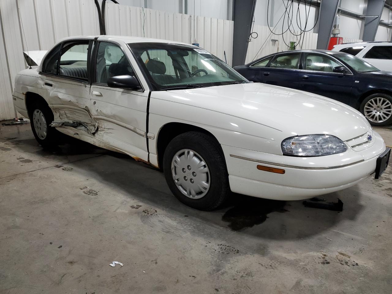 Photo 3 VIN: 2G1WL52J611206166 - CHEVROLET LUMINA 