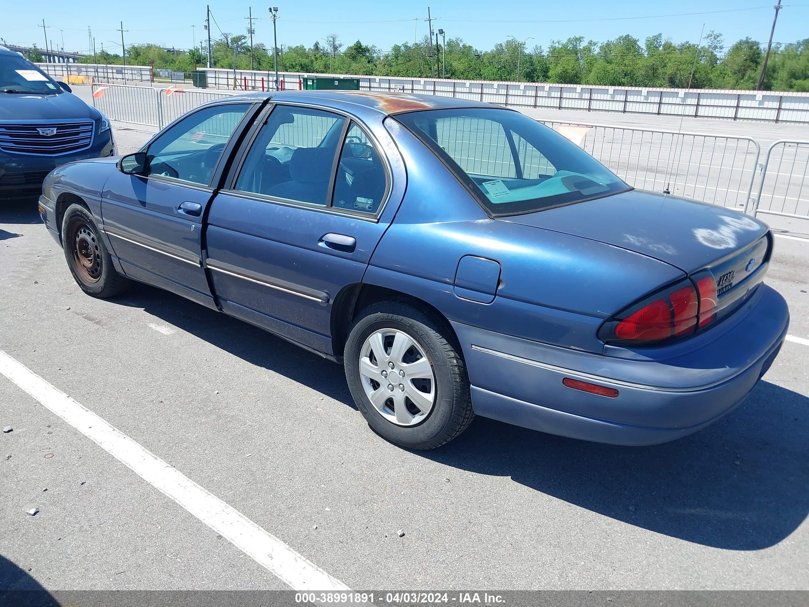 Photo 2 VIN: 2G1WL52M0V9147648 - CHEVROLET LUMINA 