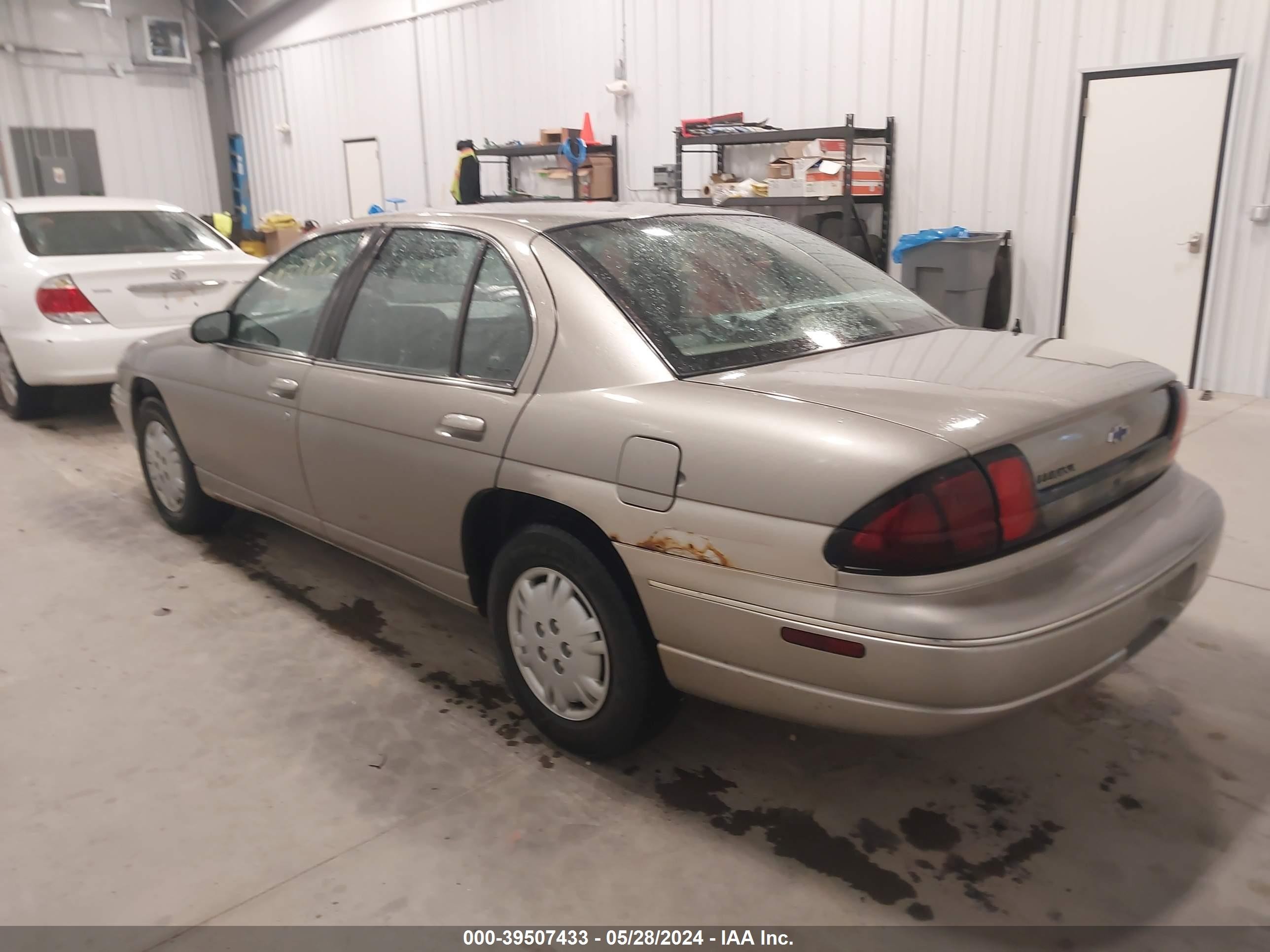 Photo 2 VIN: 2G1WL52M0W9150440 - CHEVROLET LUMINA 