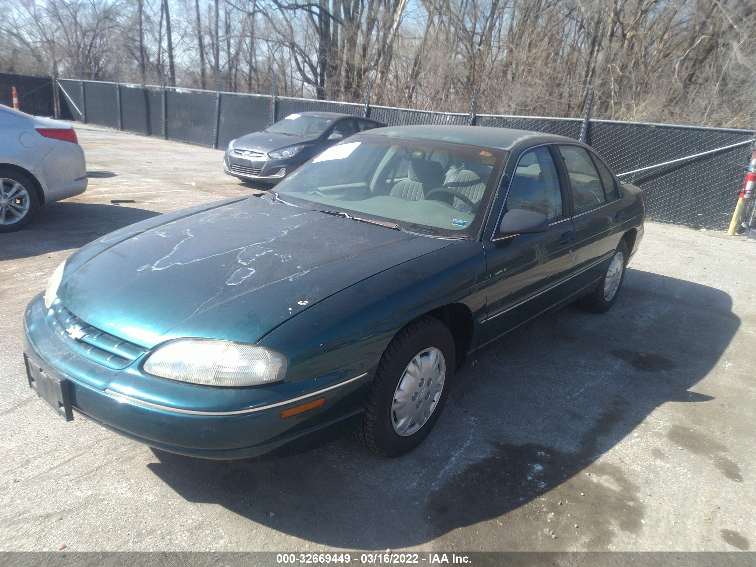 Photo 2 VIN: 2G1WL52M2W1101075 - CHEVROLET LUMINA 