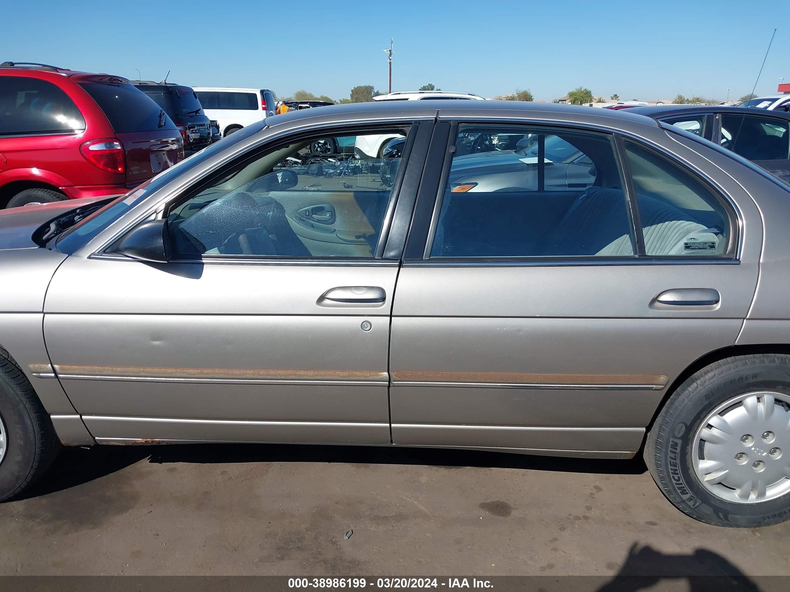 Photo 13 VIN: 2G1WL52M2X9161683 - CHEVROLET LUMINA 