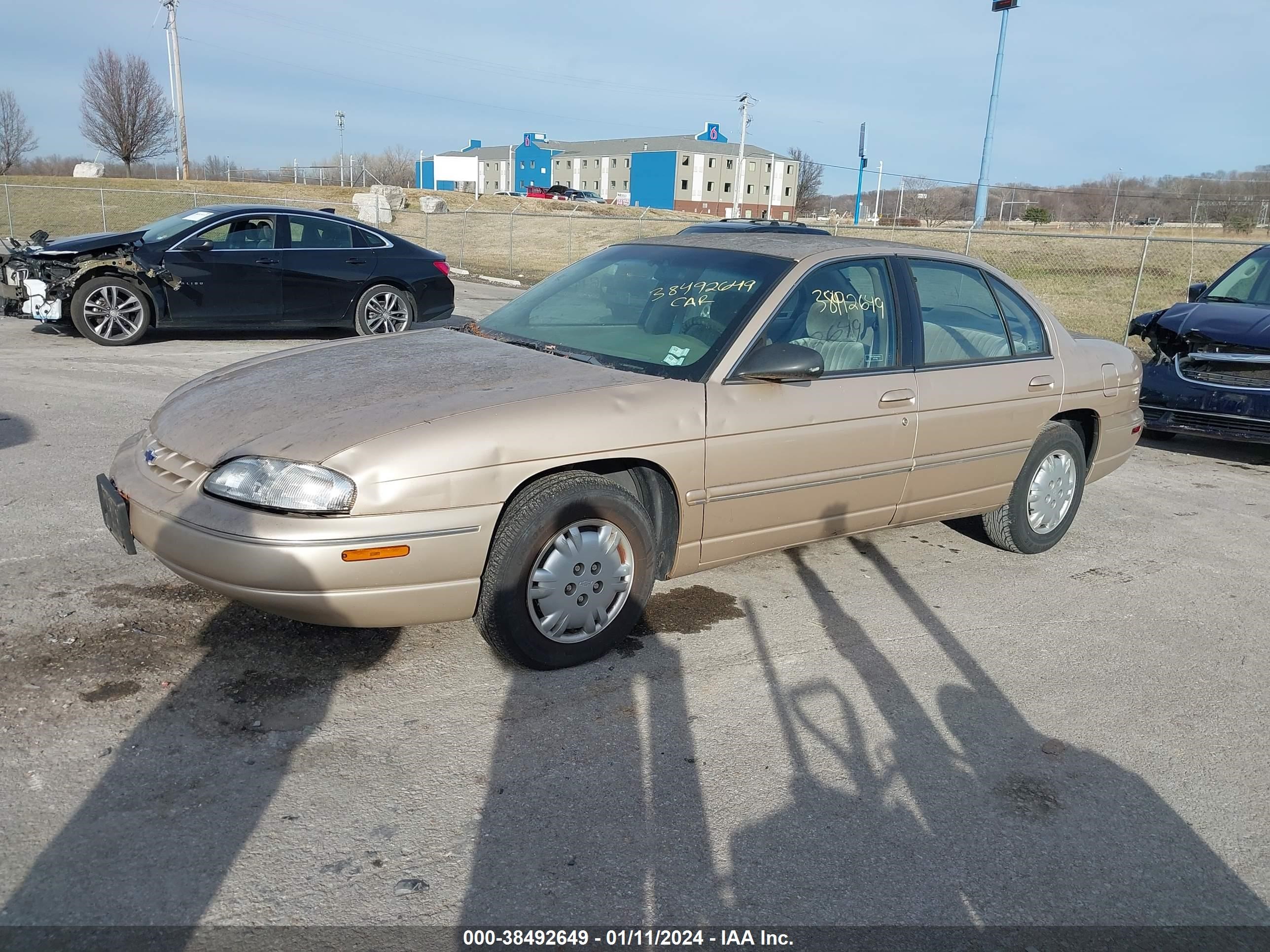 Photo 1 VIN: 2G1WL52M3W9242075 - CHEVROLET LUMINA 