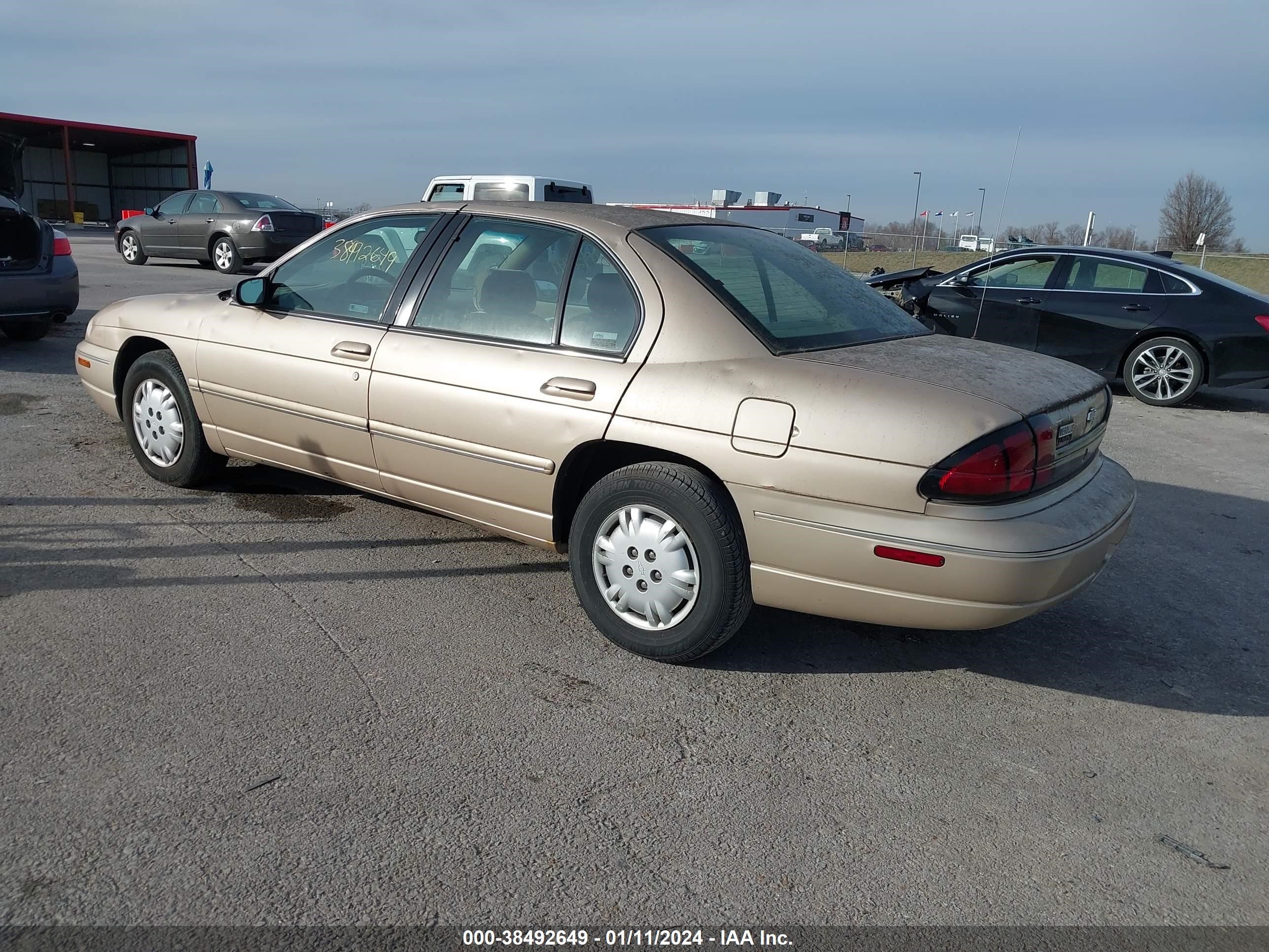 Photo 2 VIN: 2G1WL52M3W9242075 - CHEVROLET LUMINA 