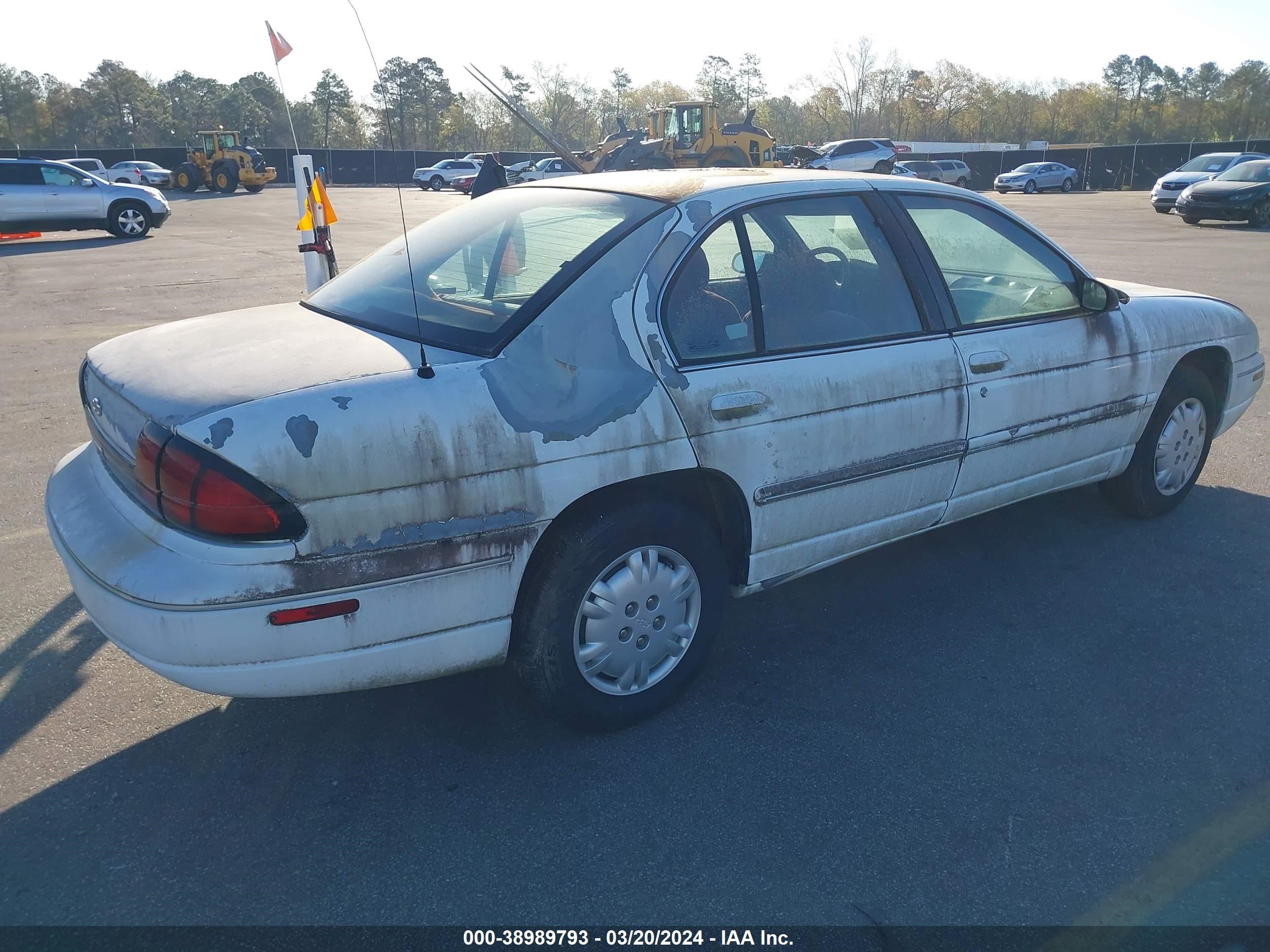 Photo 3 VIN: 2G1WL52M3X9139000 - CHEVROLET LUMINA 